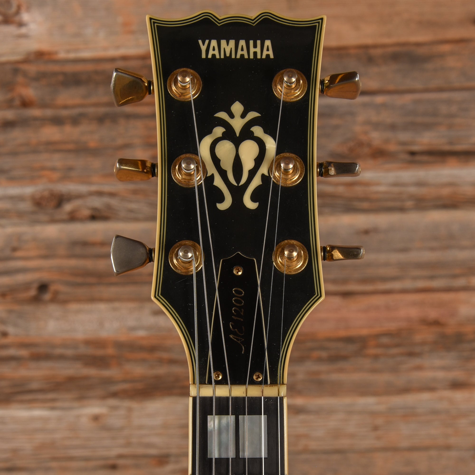 Yamaha AE1200 Sunburst 1980 – Chicago Music Exchange