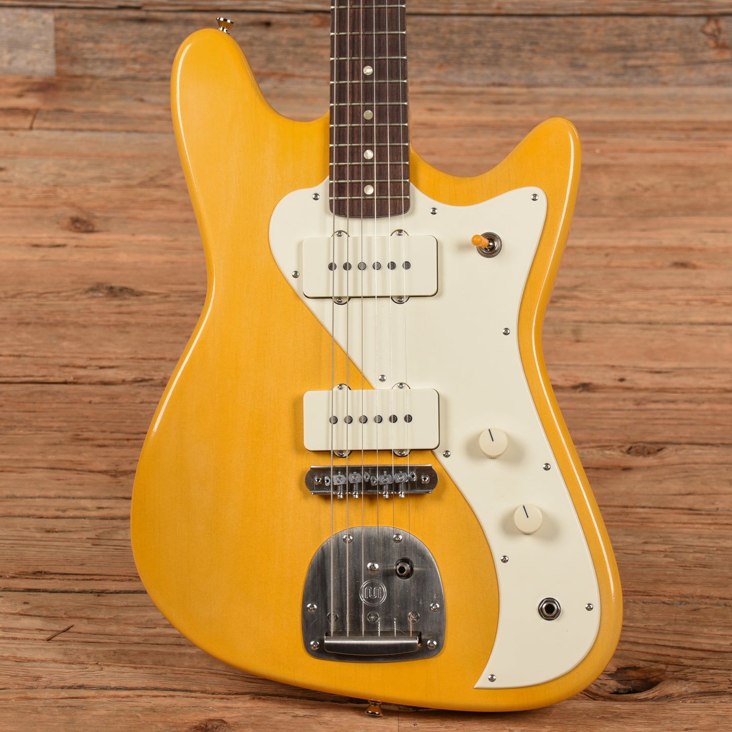 Black Bobbin Phantone Aged Yellow 2023