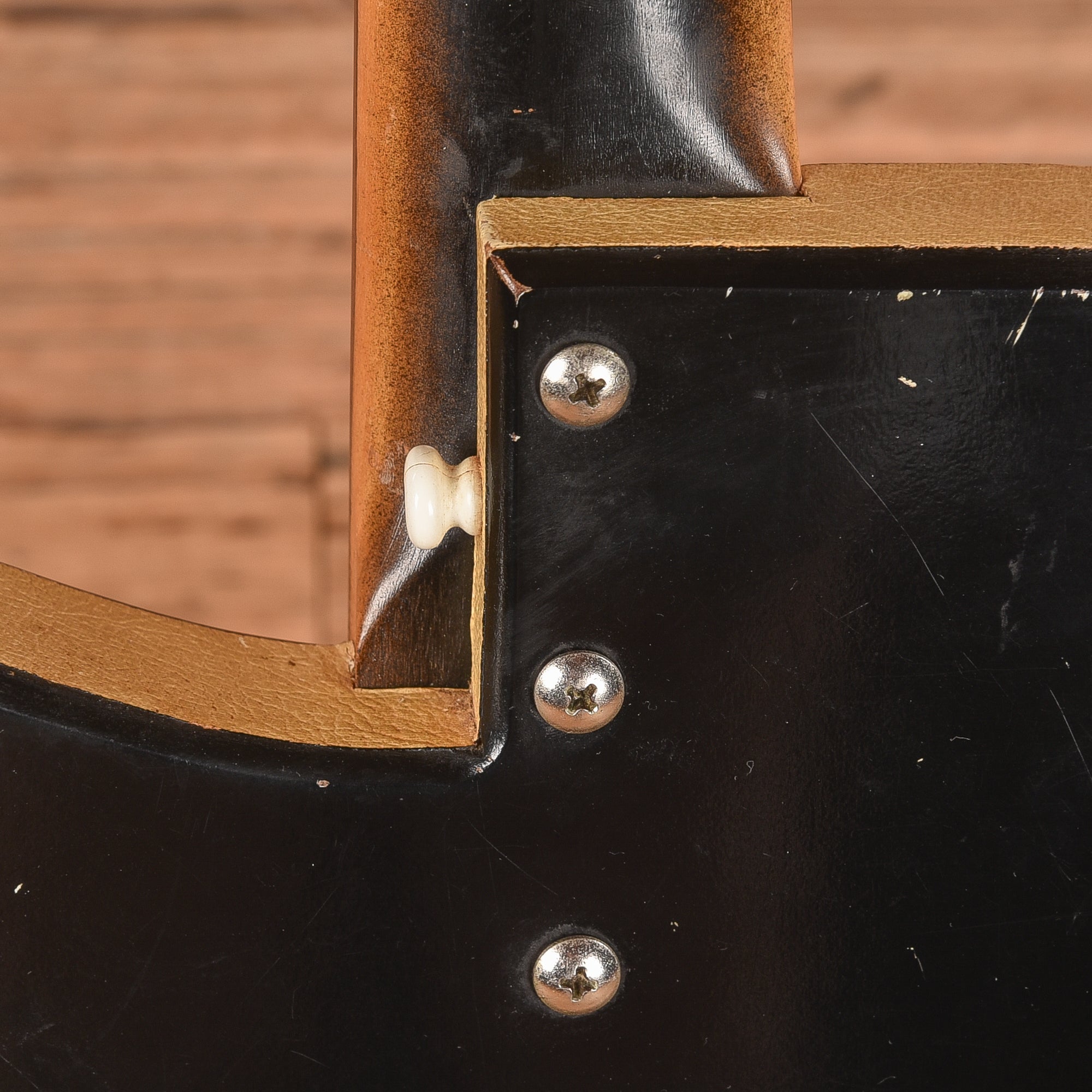 Silvertone Peanut Body Black 1960s