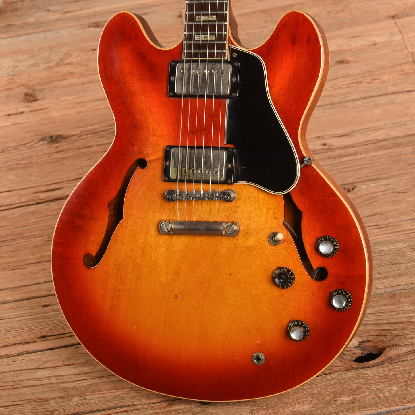 Gibson ES-335 Sunburst Refin 1963