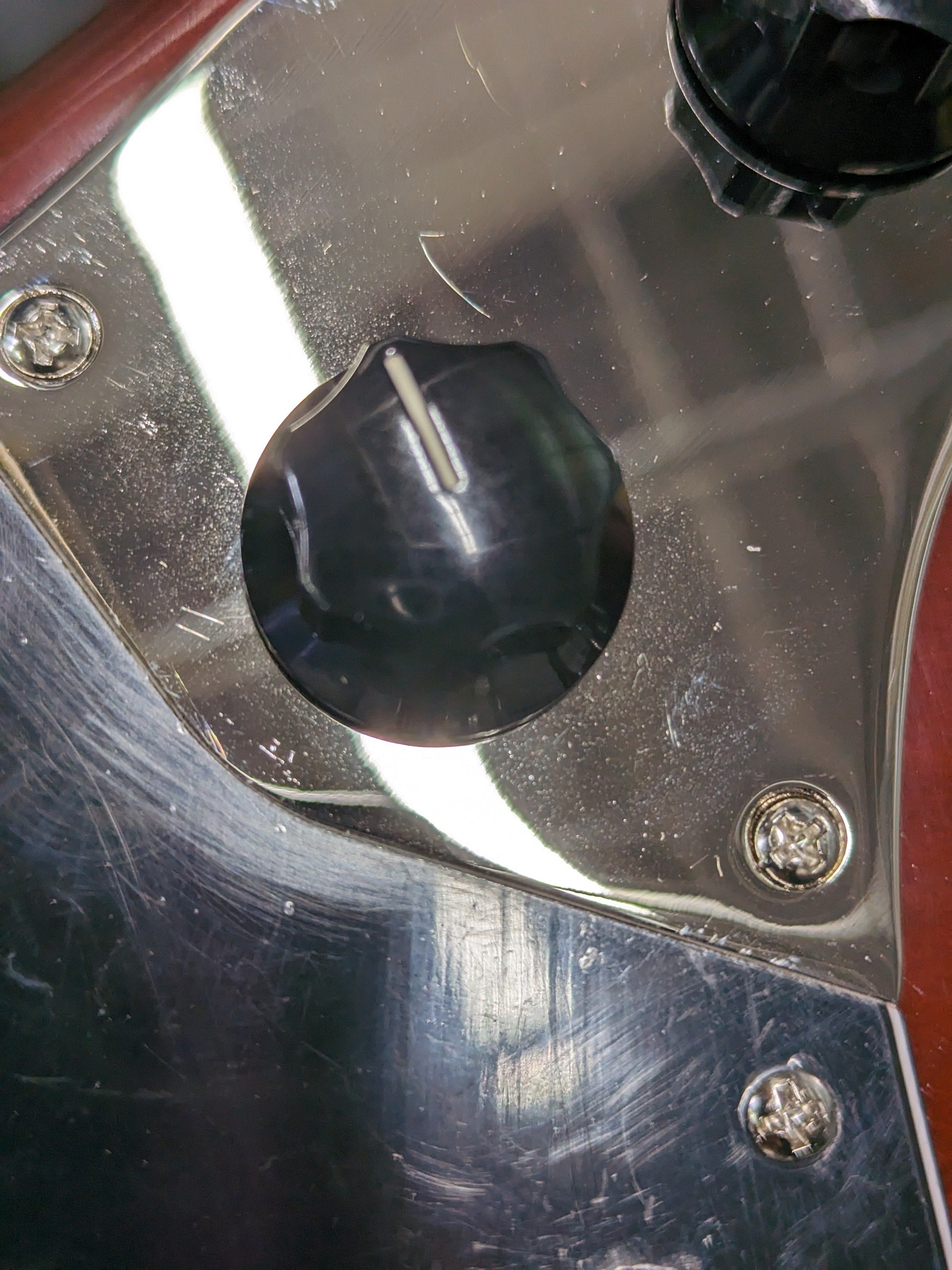 Squier Classic Vibe Bass VI Maple Neck Walnut w/Black Blocks/Binding & 3-Ply Black