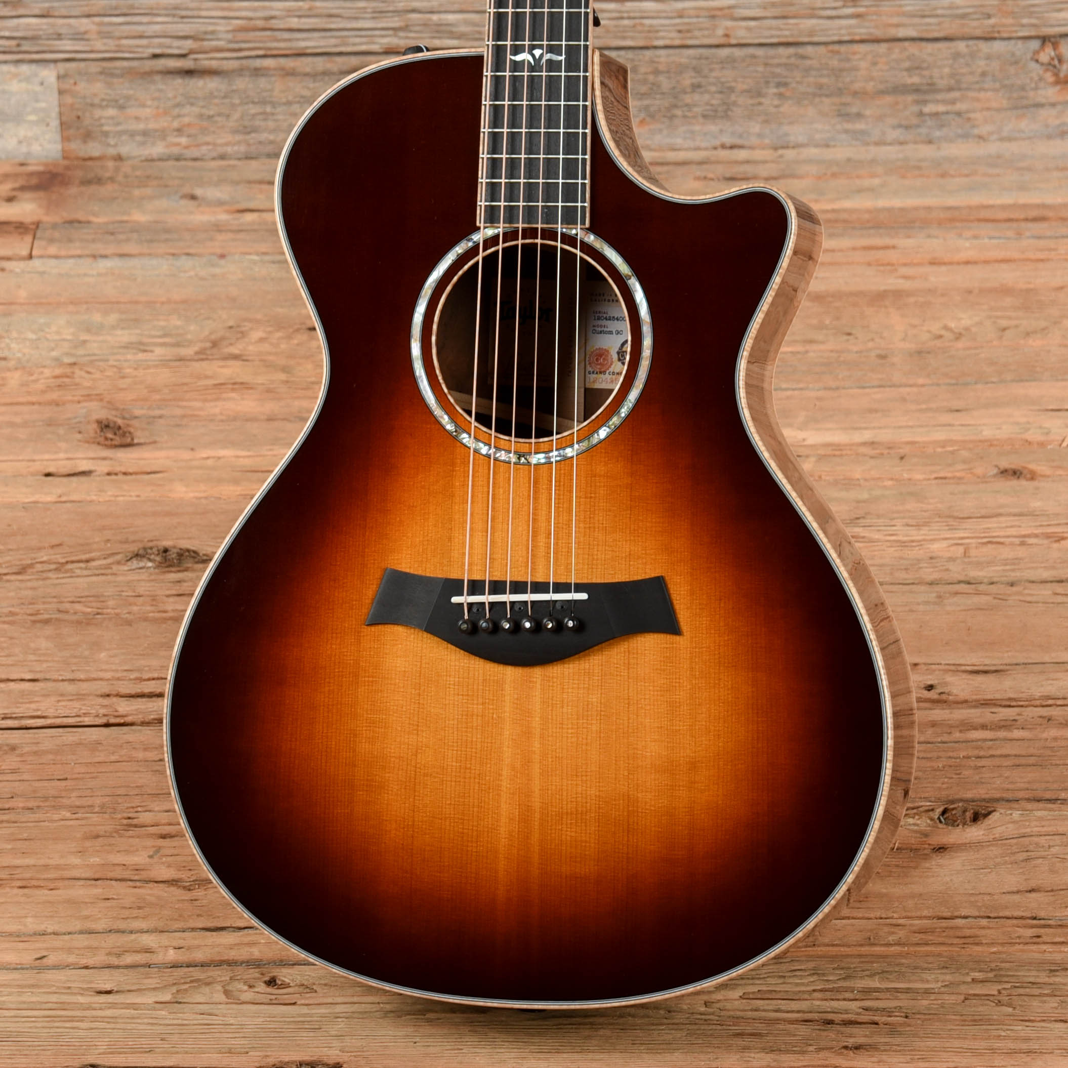 Taylor Custom Grand Concert Western Red Cedar/AA Walnut ES2 w/Figured Maple Binding Tobacco Sunburst 2024