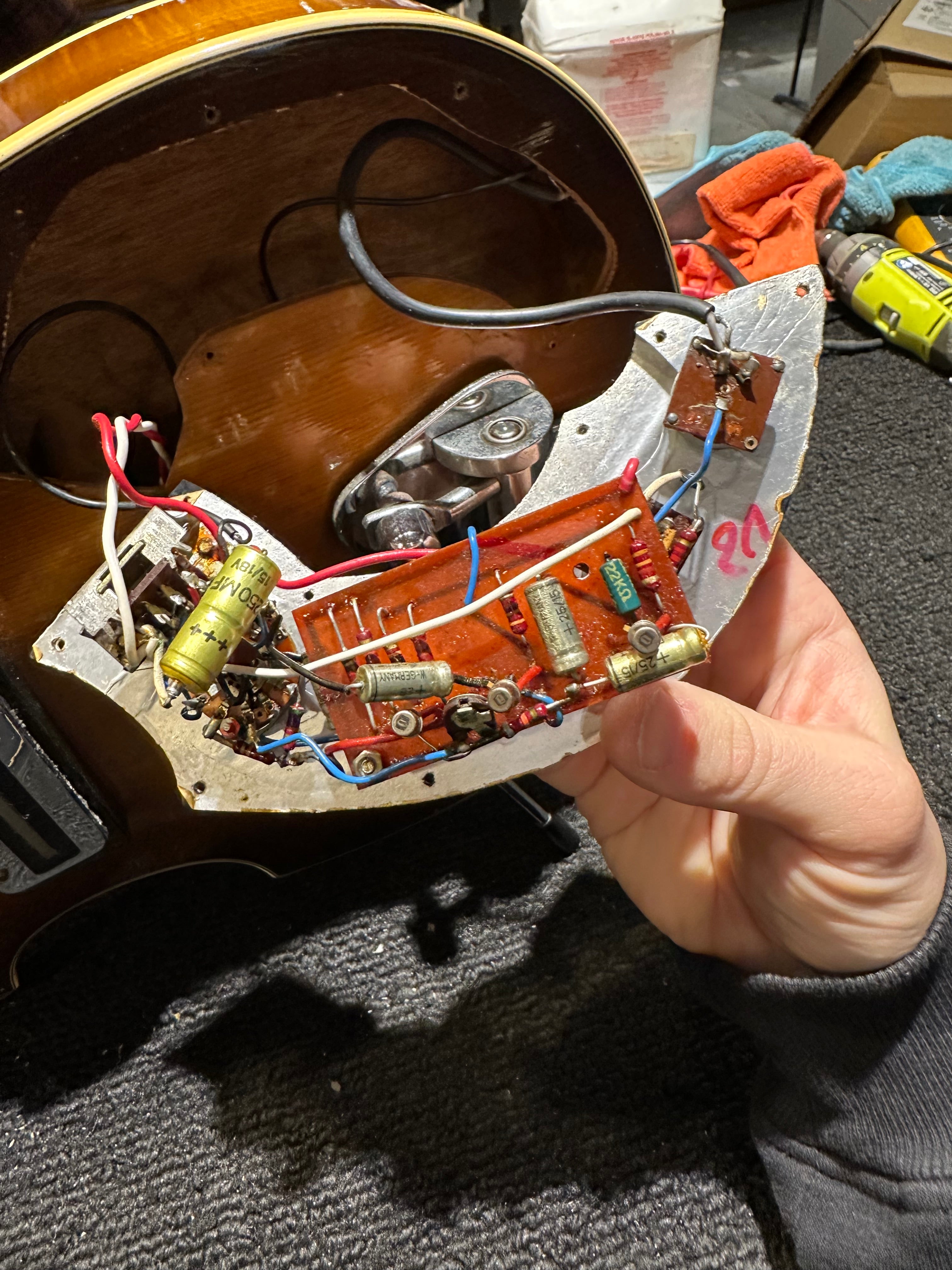 Hofner Beatle Electric Model 459VTZ (built in fuzz) Sunburst 1967