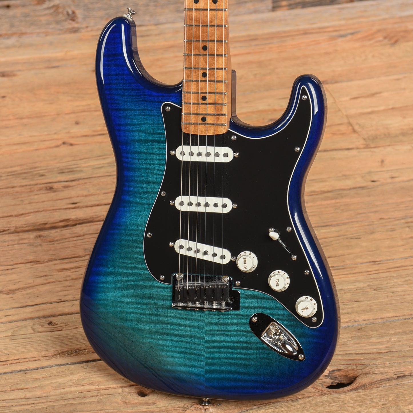 Fender Player Plus Stratocaster w/Roasted Maple Neck Blue Burst 2021