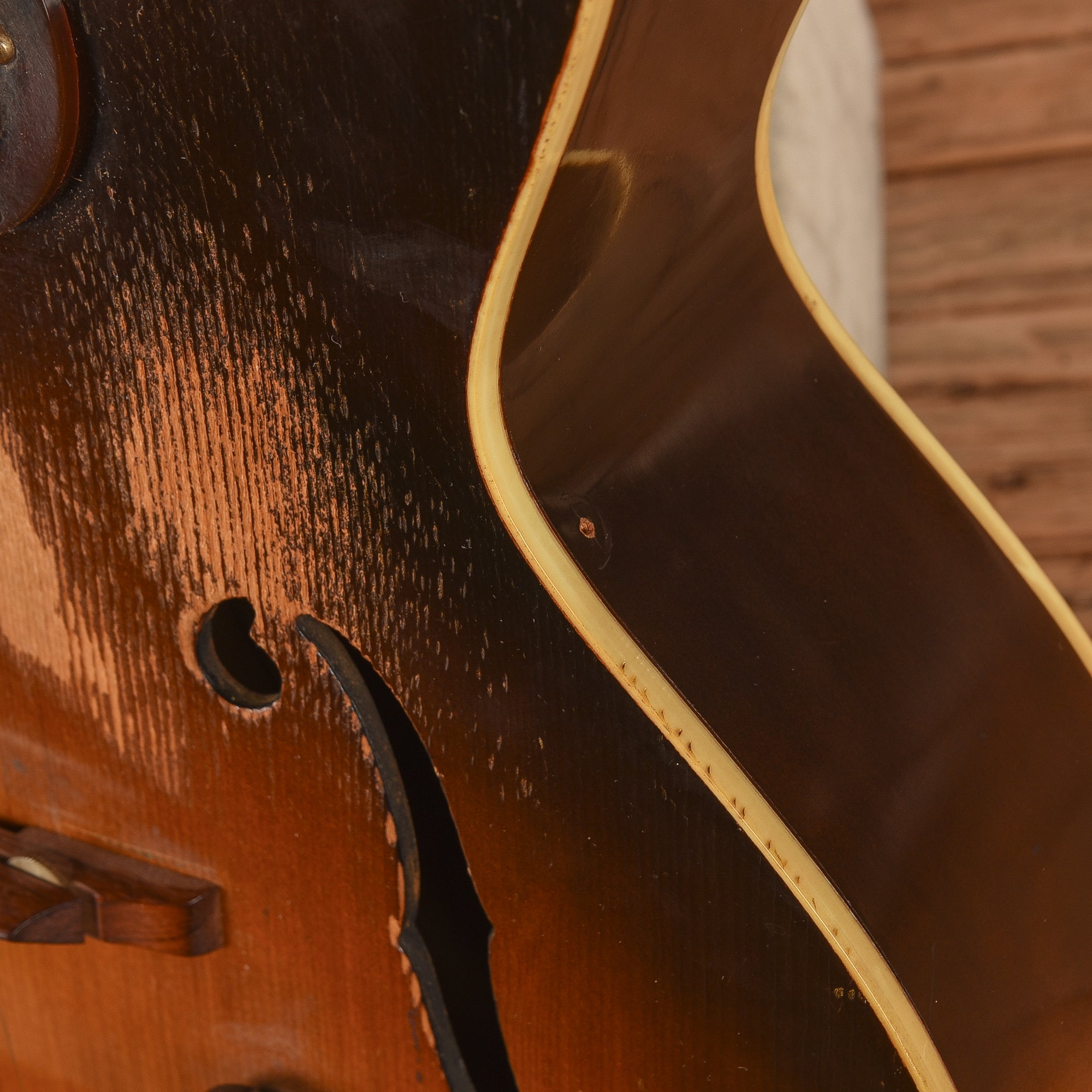 Silvertone H61 Hollowbody Sunburst 1955