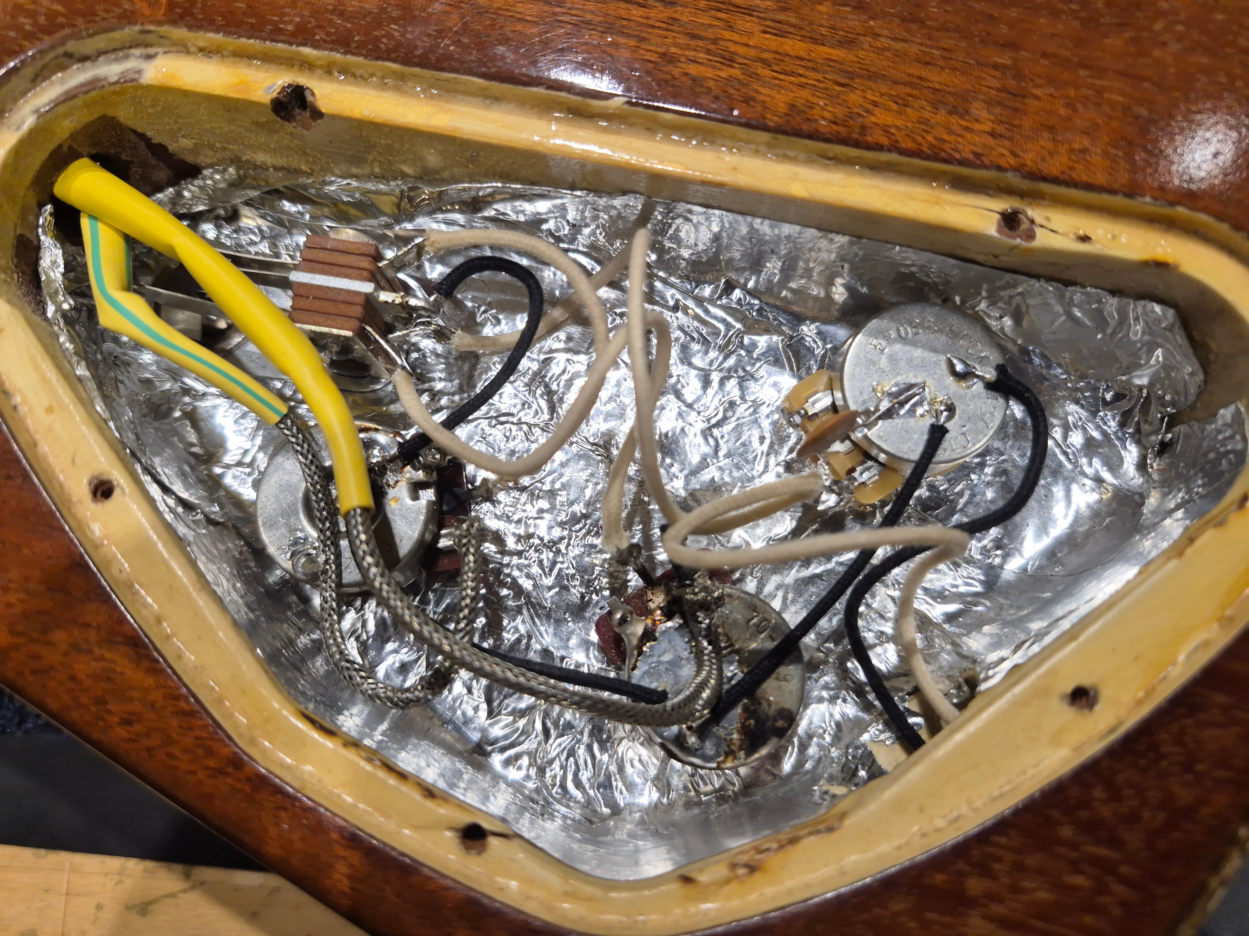 Gibson Explorer Mahogany Natural Refin 1985