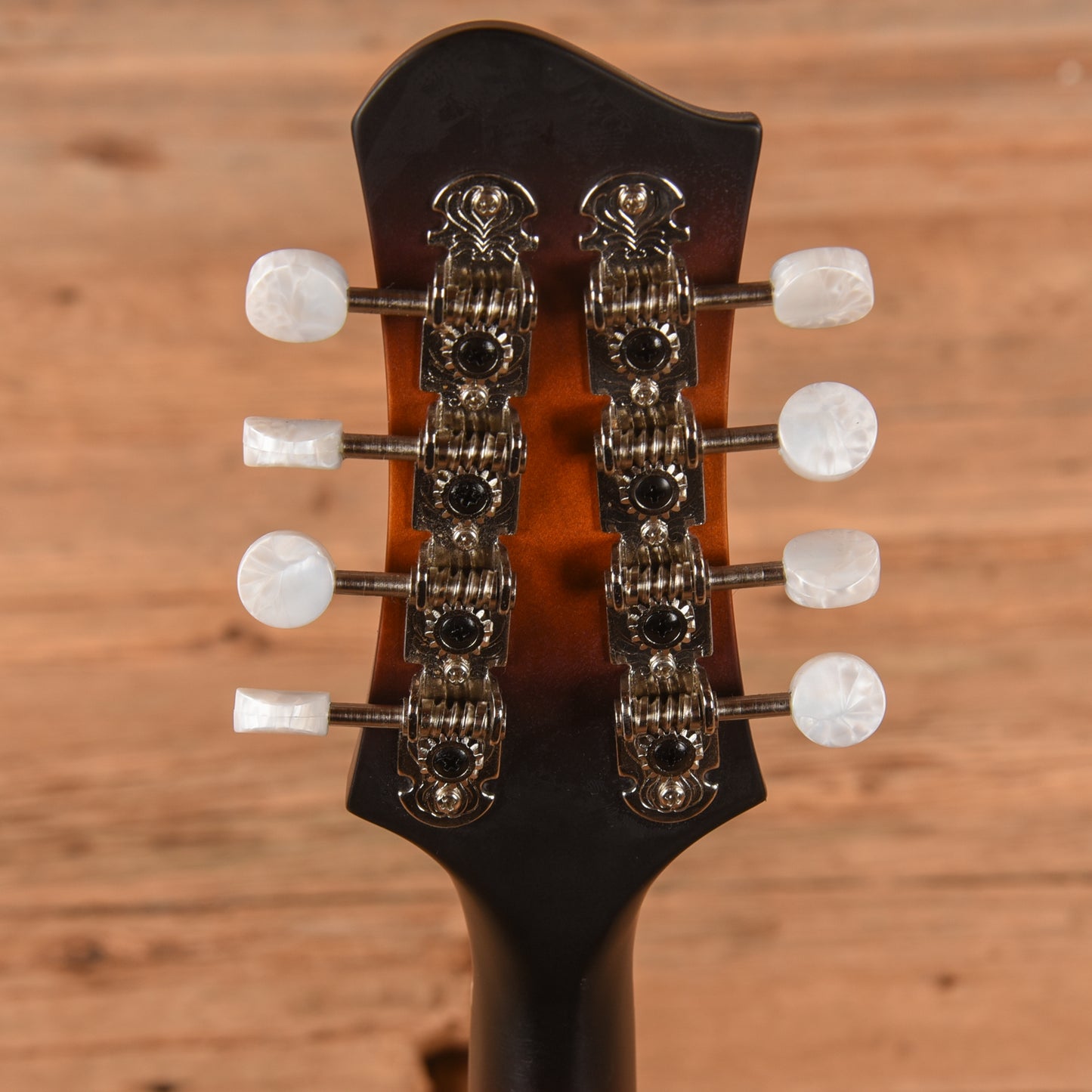 Eastman MD304E Sitka/Maple A-Style Oval Hole Mandolin Sunburst w/K&K Duotone