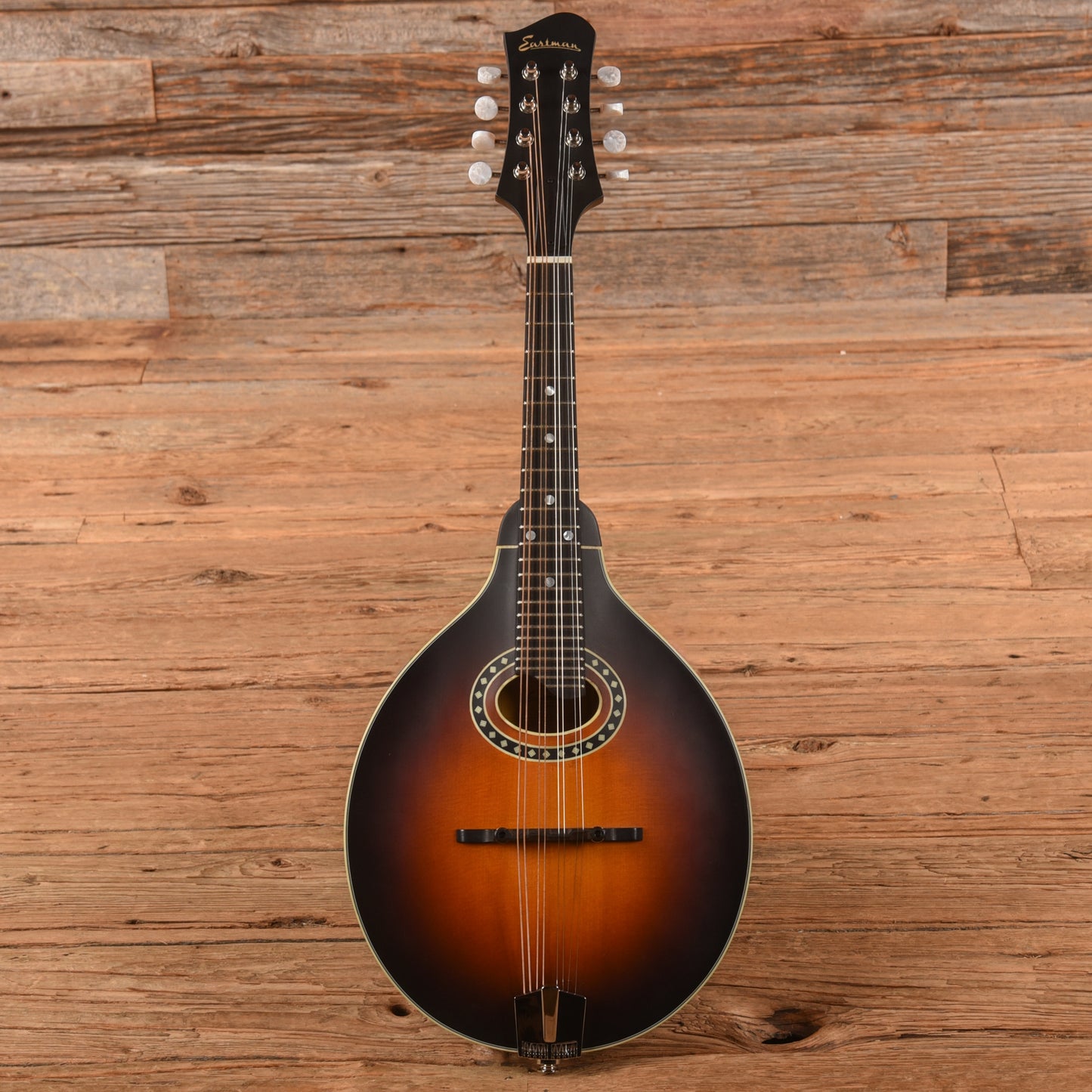 Eastman MD304E Sitka/Maple A-Style Oval Hole Mandolin Sunburst w/K&K Duotone