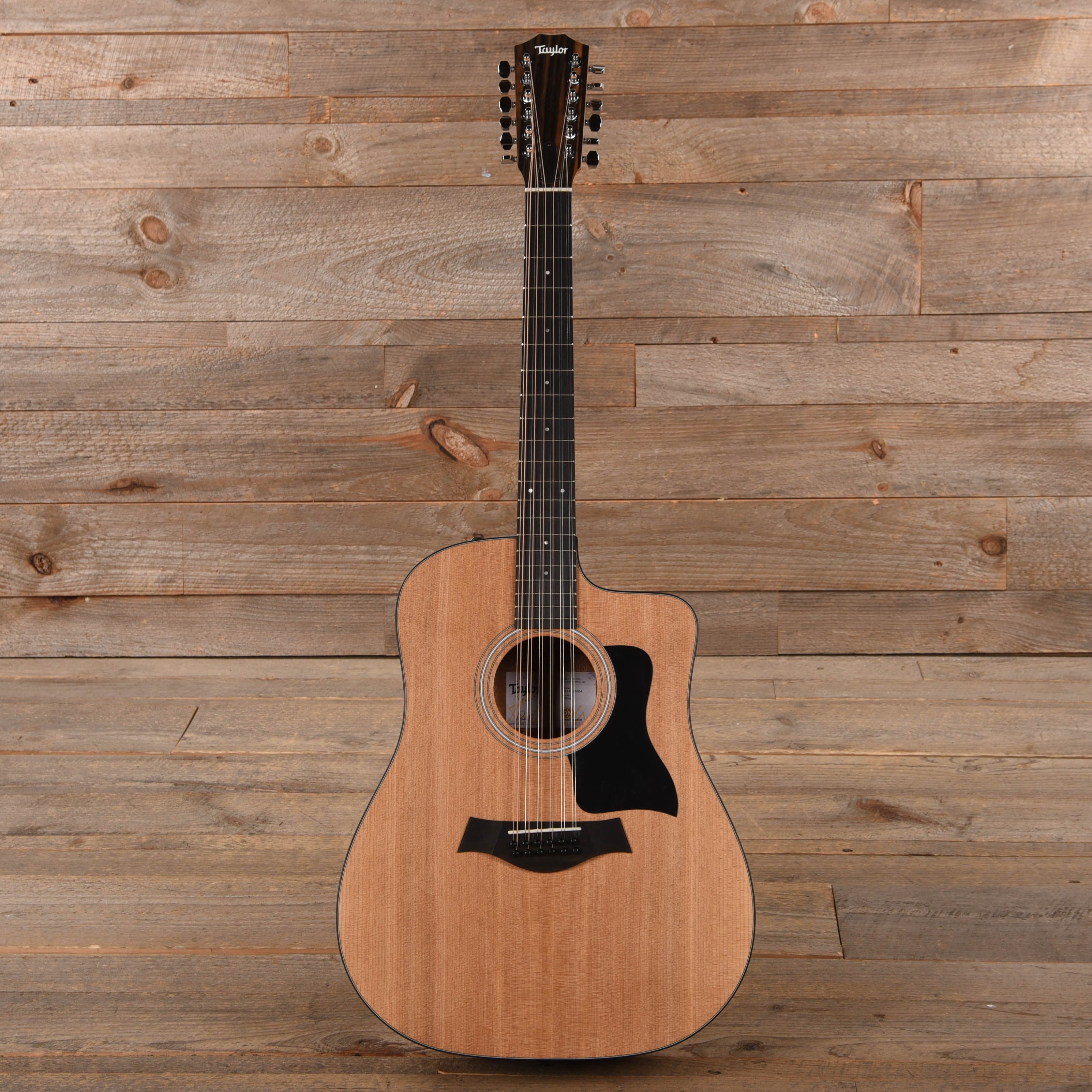 Taylor 150ce 12-String Dreadnought Spruce/Sapele Natural
