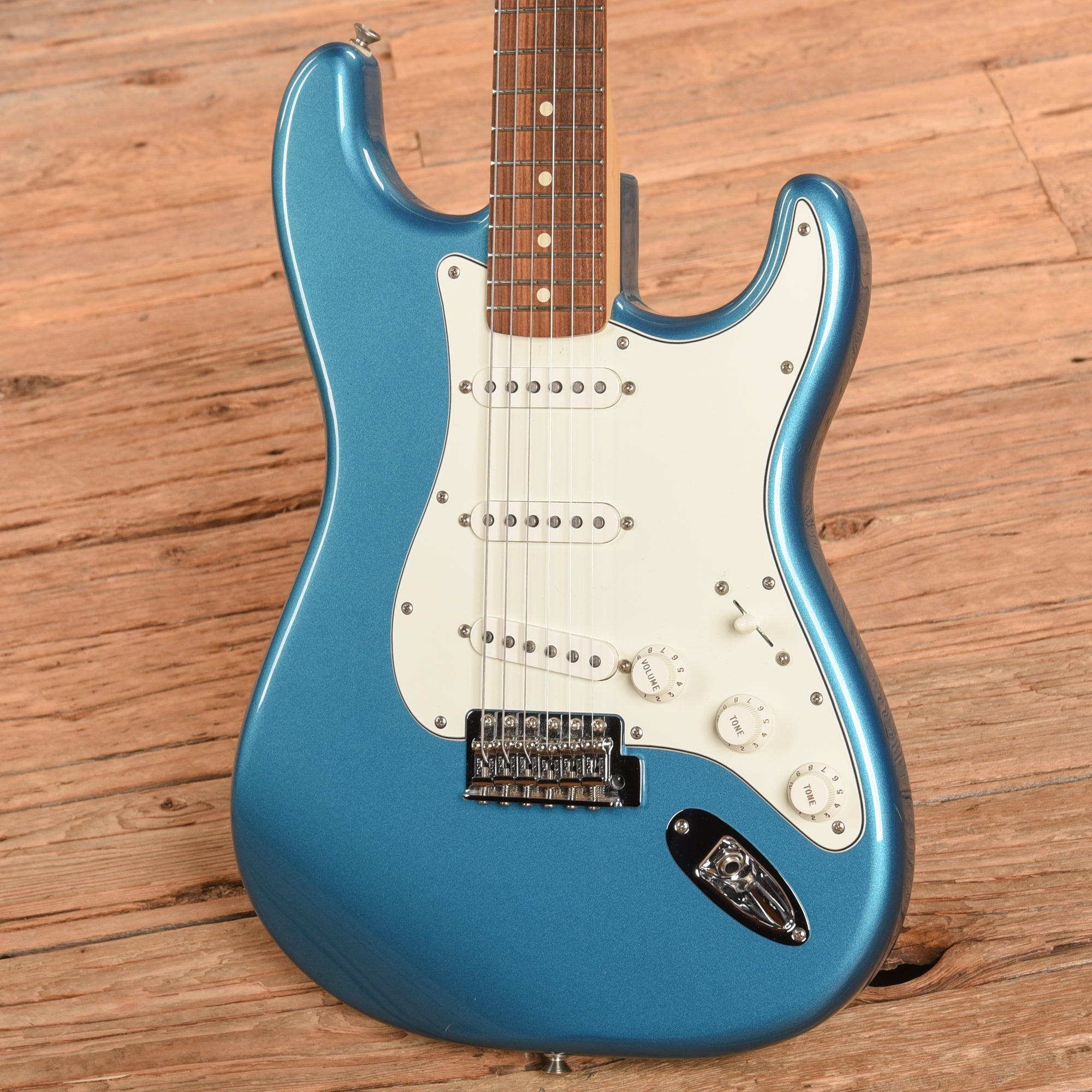Fender Standard Stratocaster Lake Placid Blue 2017