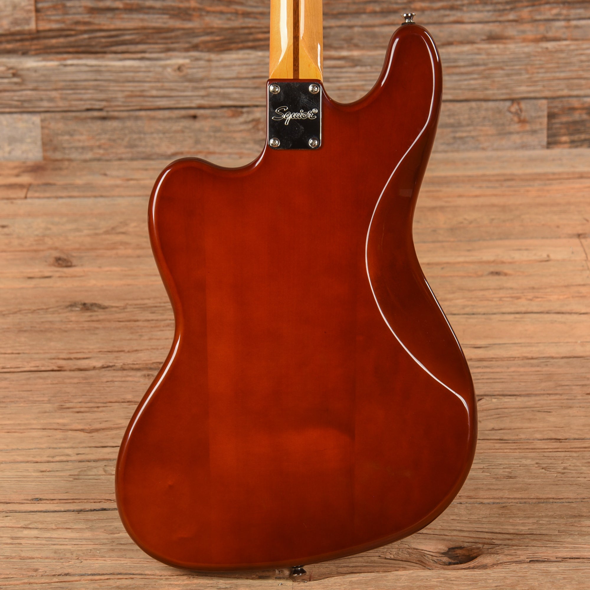 Squier Classic Vibe Bass VI Maple Neck Walnut w/Black Blocks/Binding & 3-Ply Black