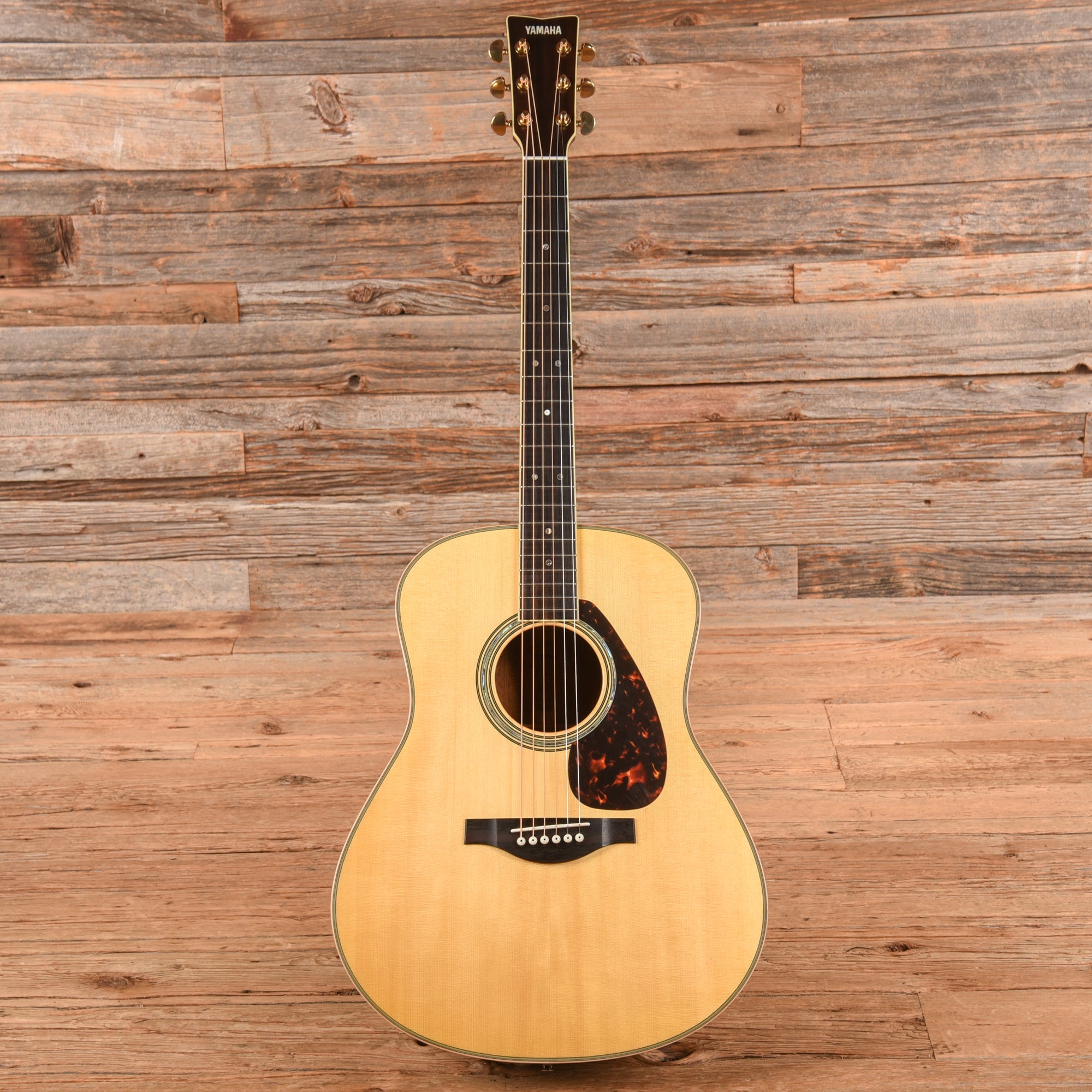 Yamaha LL16M Jumbo Acoustic Natural