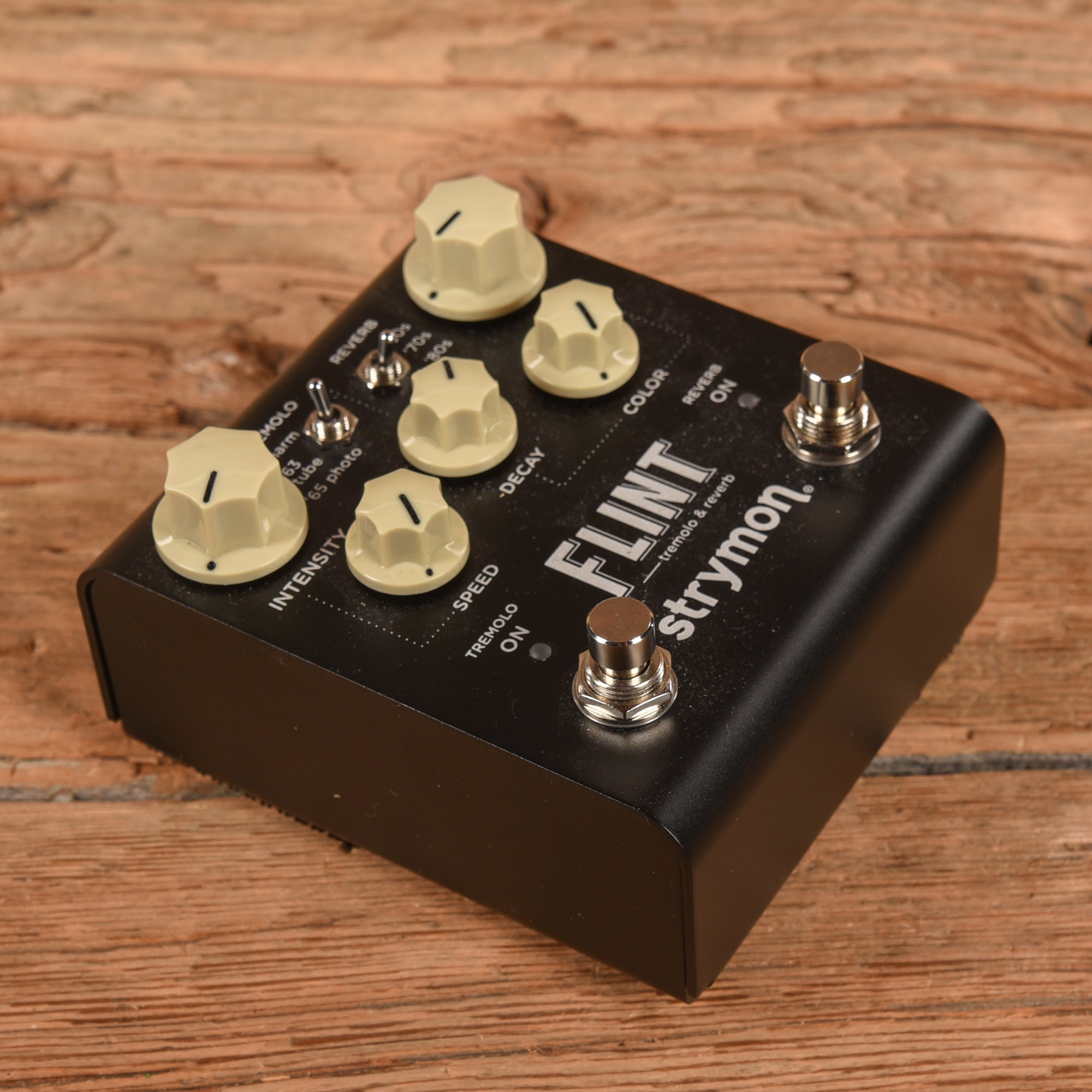 Strymon Flint Tremolo & Reverb V1 – Chicago Music Exchange