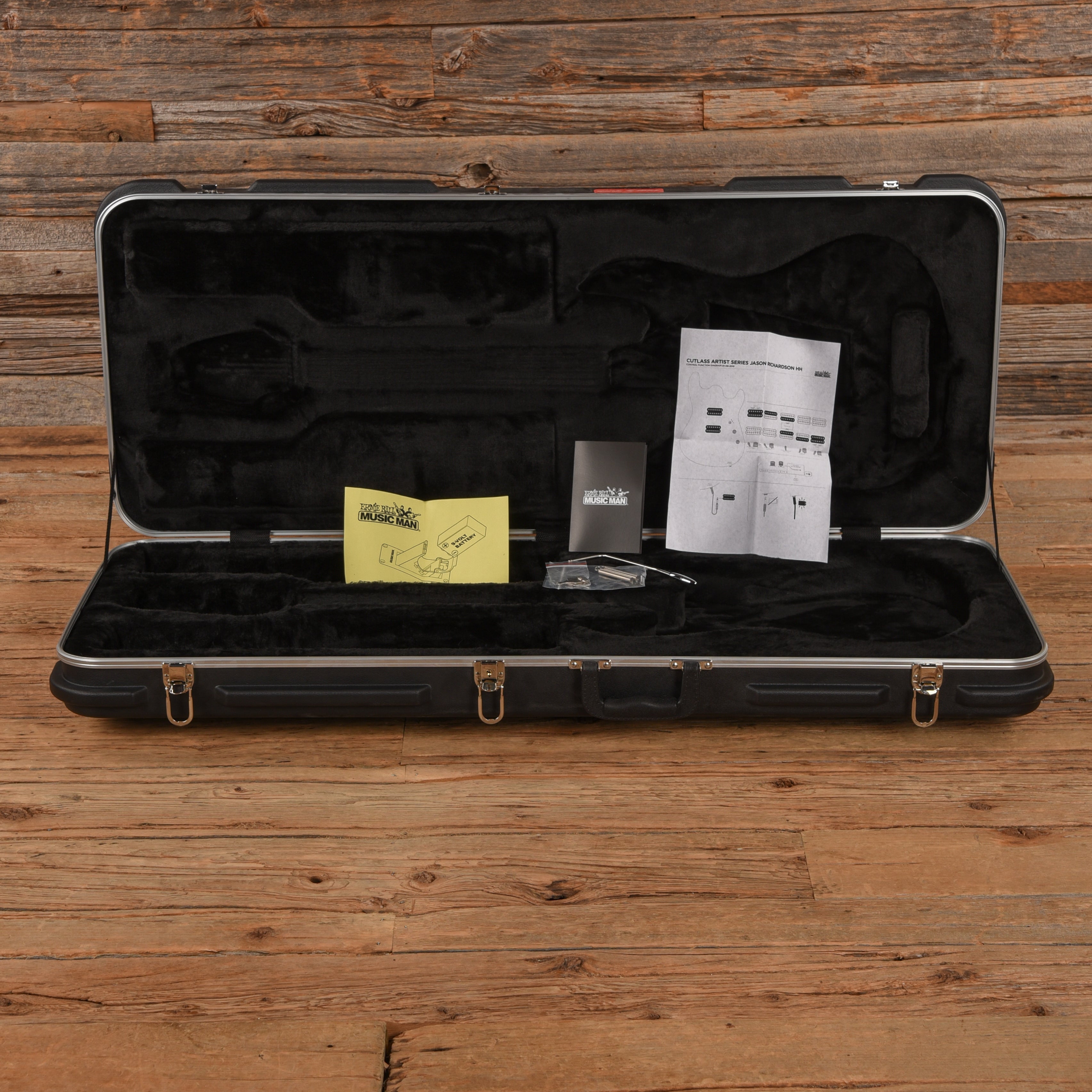 Music Man Sabre HH Deep Blue Burst 2020