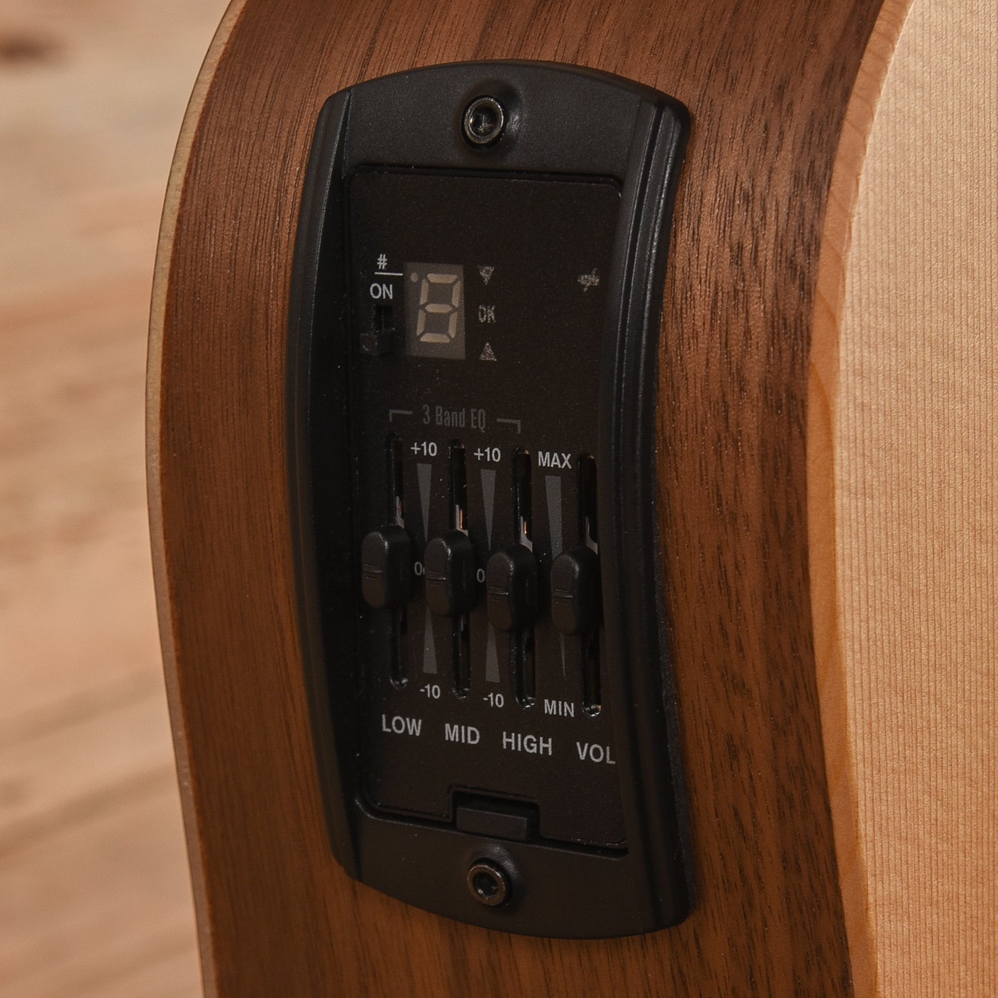 Taylor BBTe Big Baby Taylor Sitka/Walnut Natural ES-B