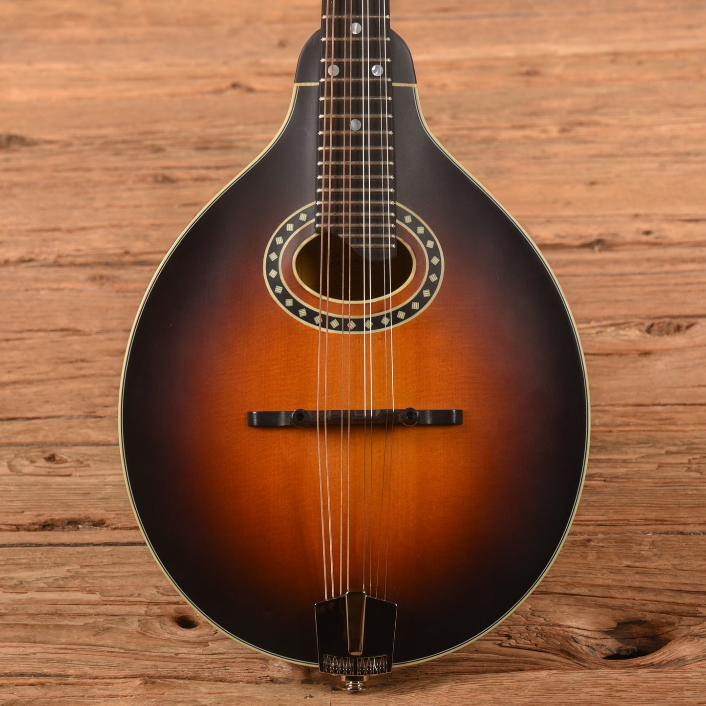 Eastman MD304E Sitka/Maple A-Style Oval Hole Mandolin Sunburst w/K&K Duotone
