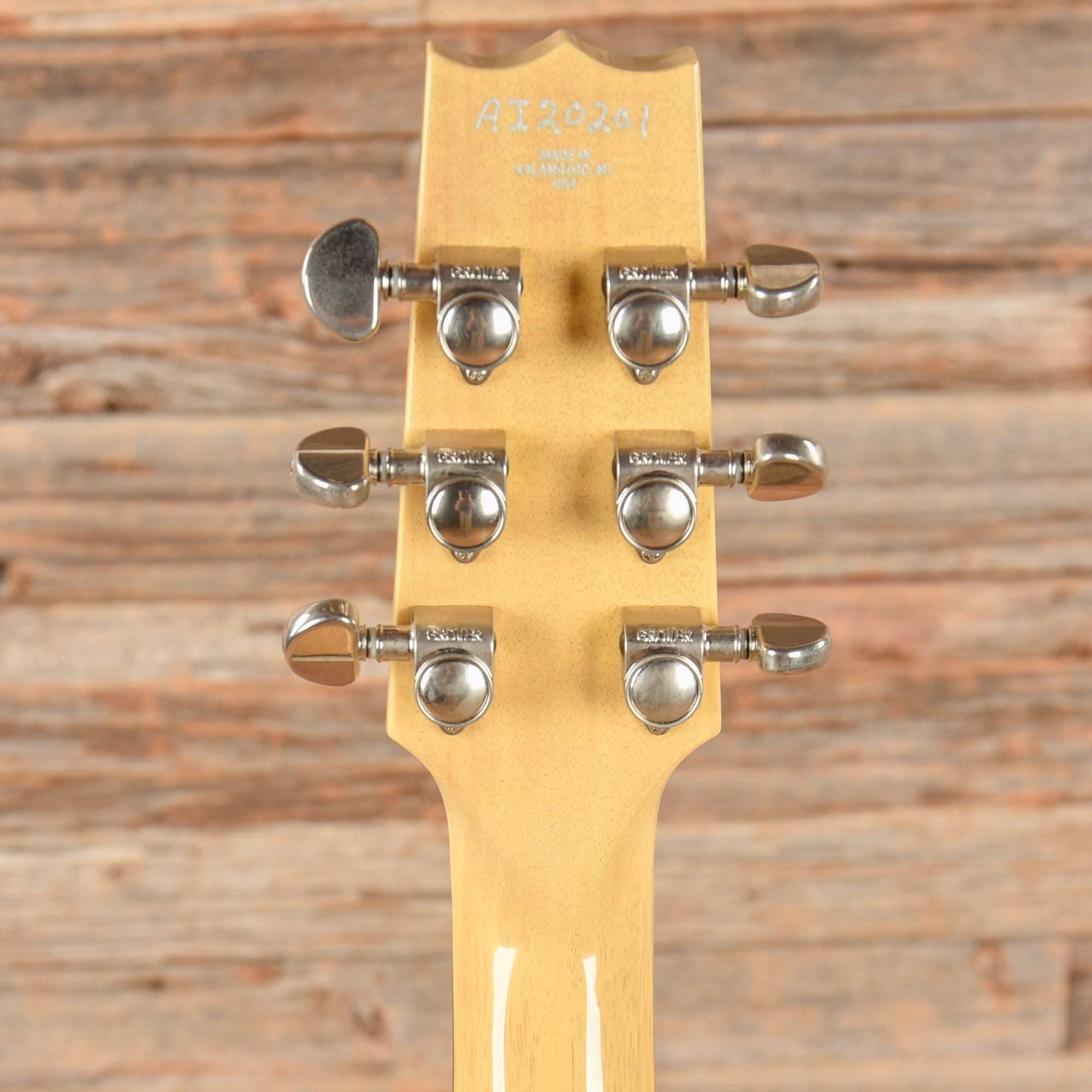Heritage Standard Series H-137 TV Yellow 2018