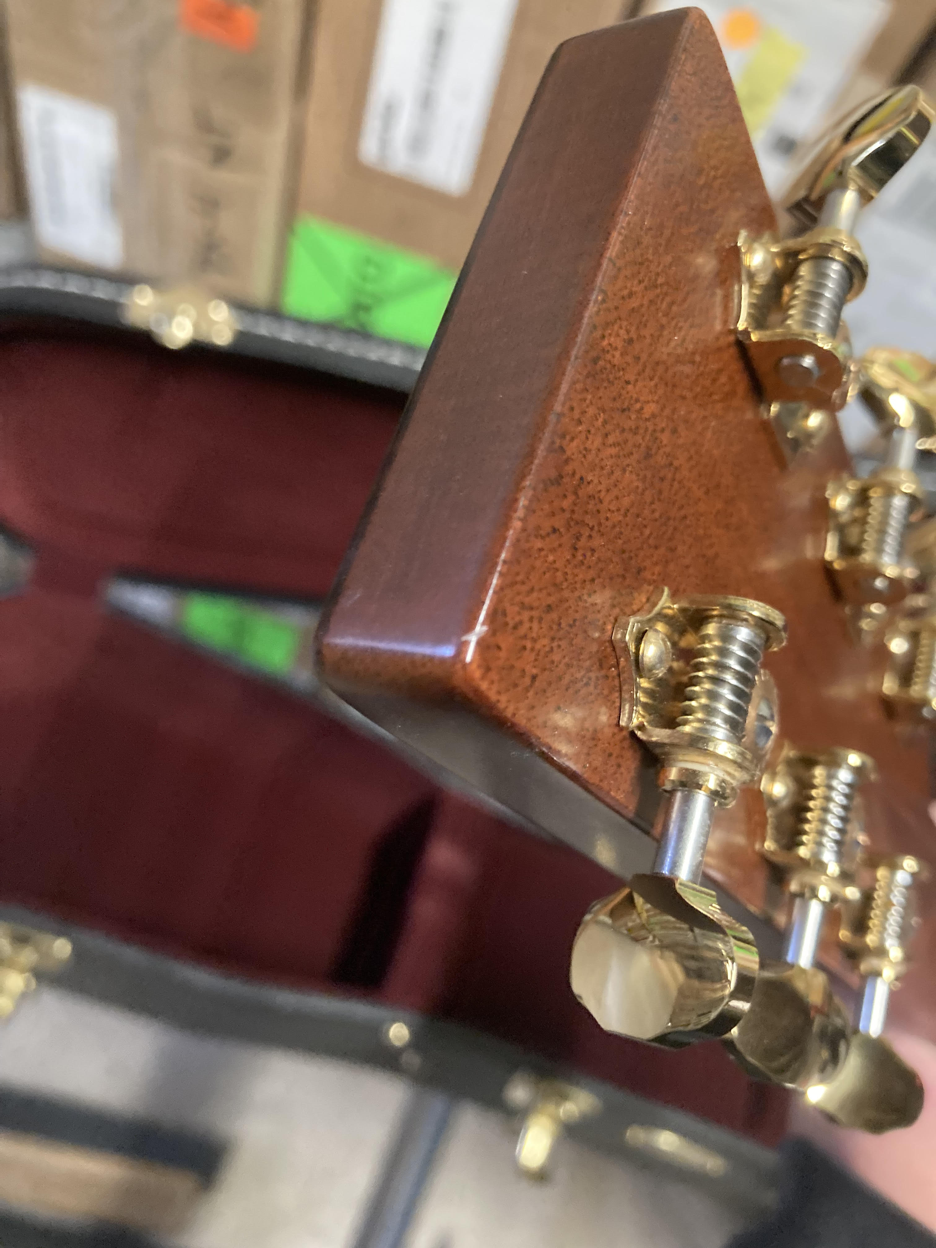 Martin D-28E Modern Deluxe Natural w/Fishman Aura VT Blend