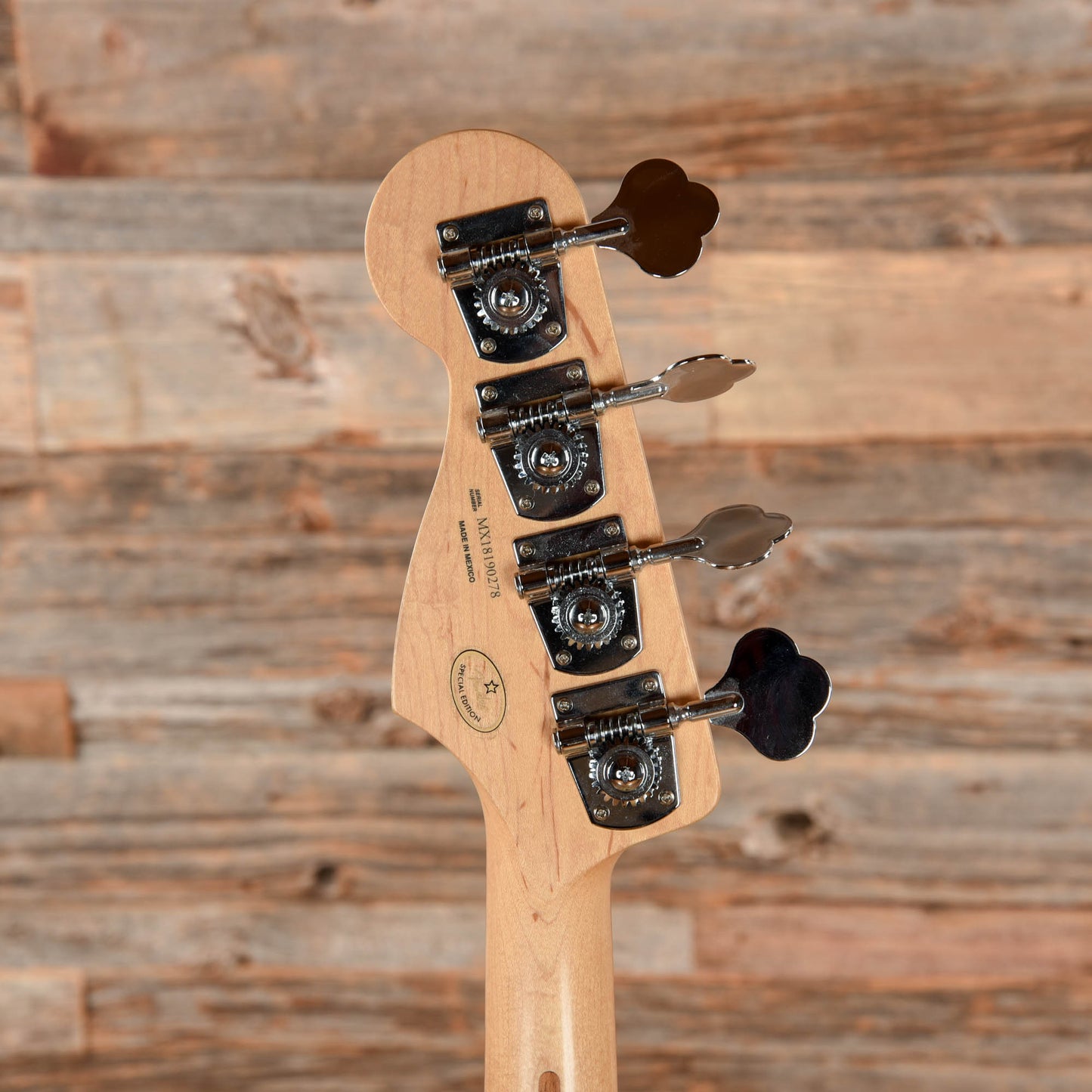 Fender Deluxe Active Jazz Bass Surf Pearl 2018