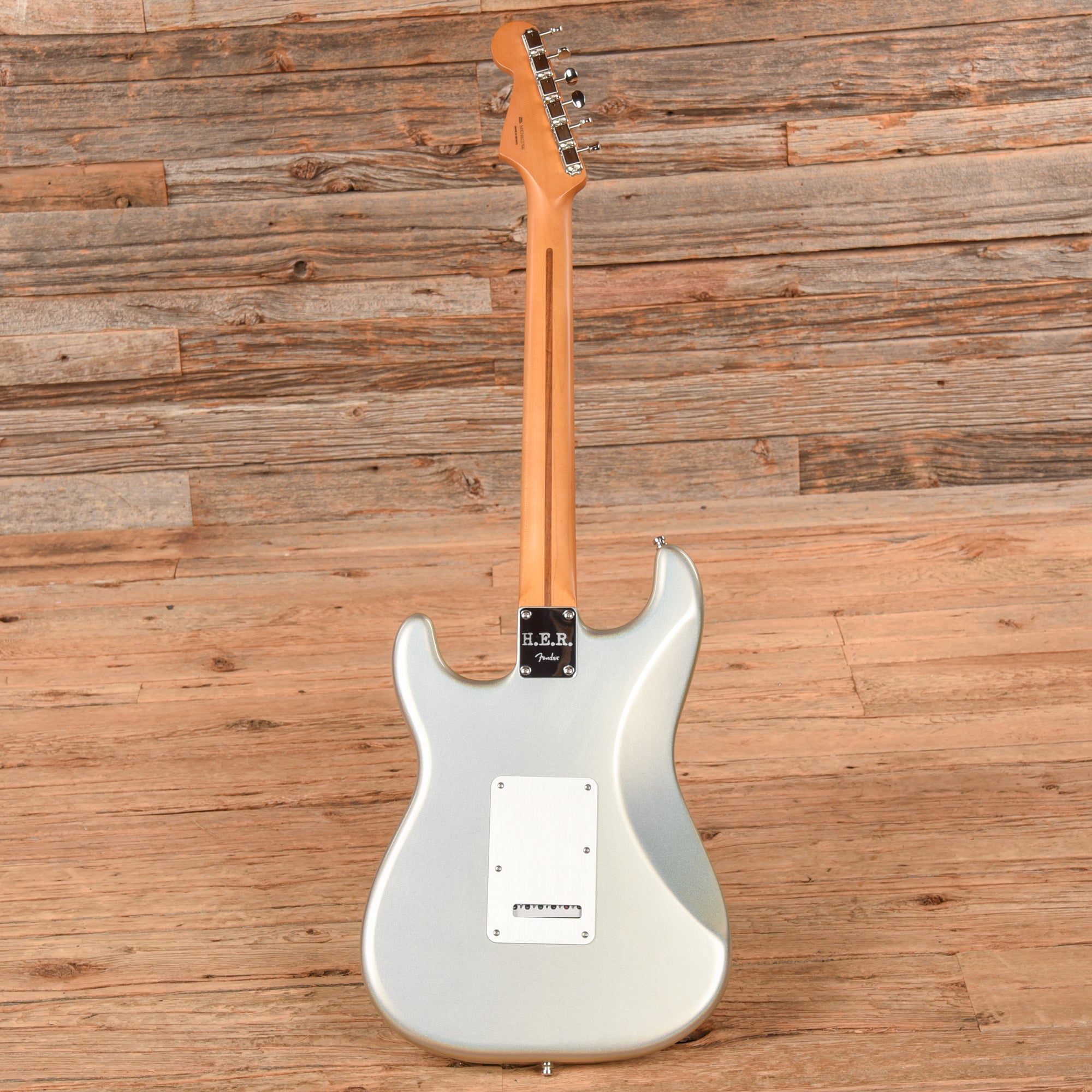 Fender H.E.R. Signature Stratocaster Chrome Glow 2024