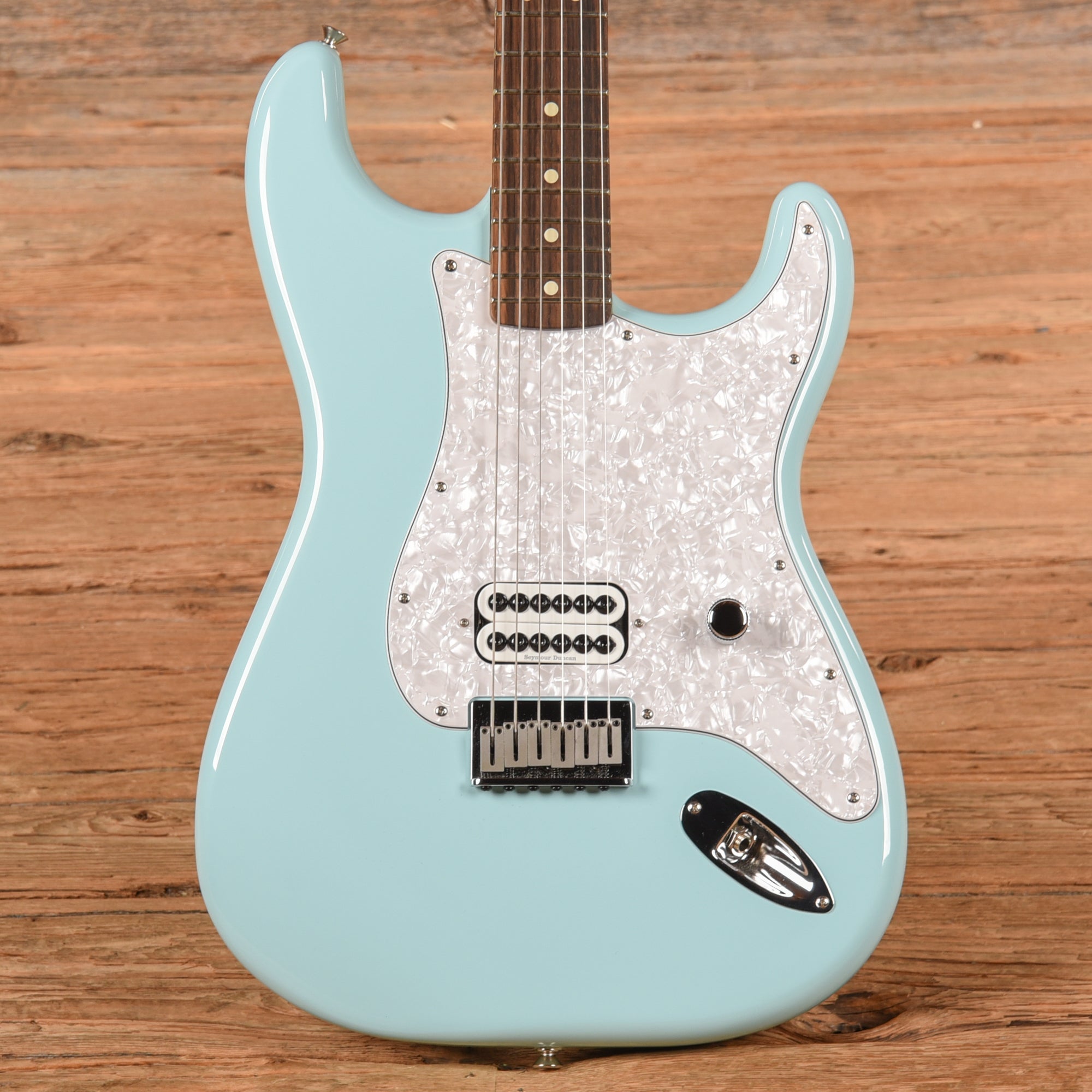 Fender Limited Edition Tom Delonge Stratocaster Sonic Blue 2023