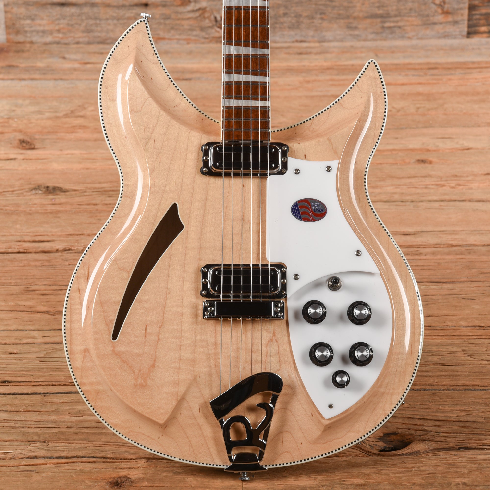 Rickenbacker 381V69 Mapleglo 2019