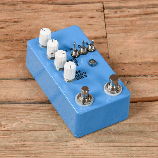 Montreal Assembly Count to Five Effects and Pedals / Delay