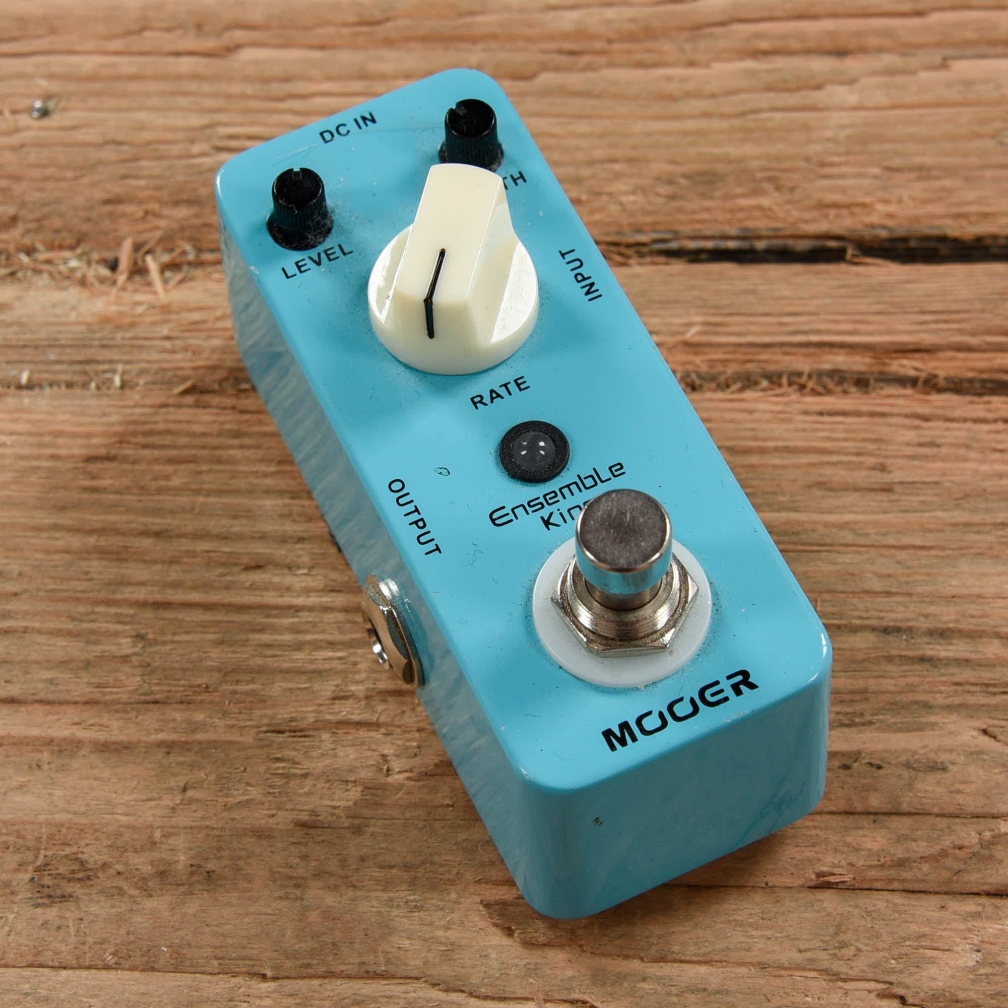 Mooer Ensemble King Effects and Pedals / Chorus and Vibrato