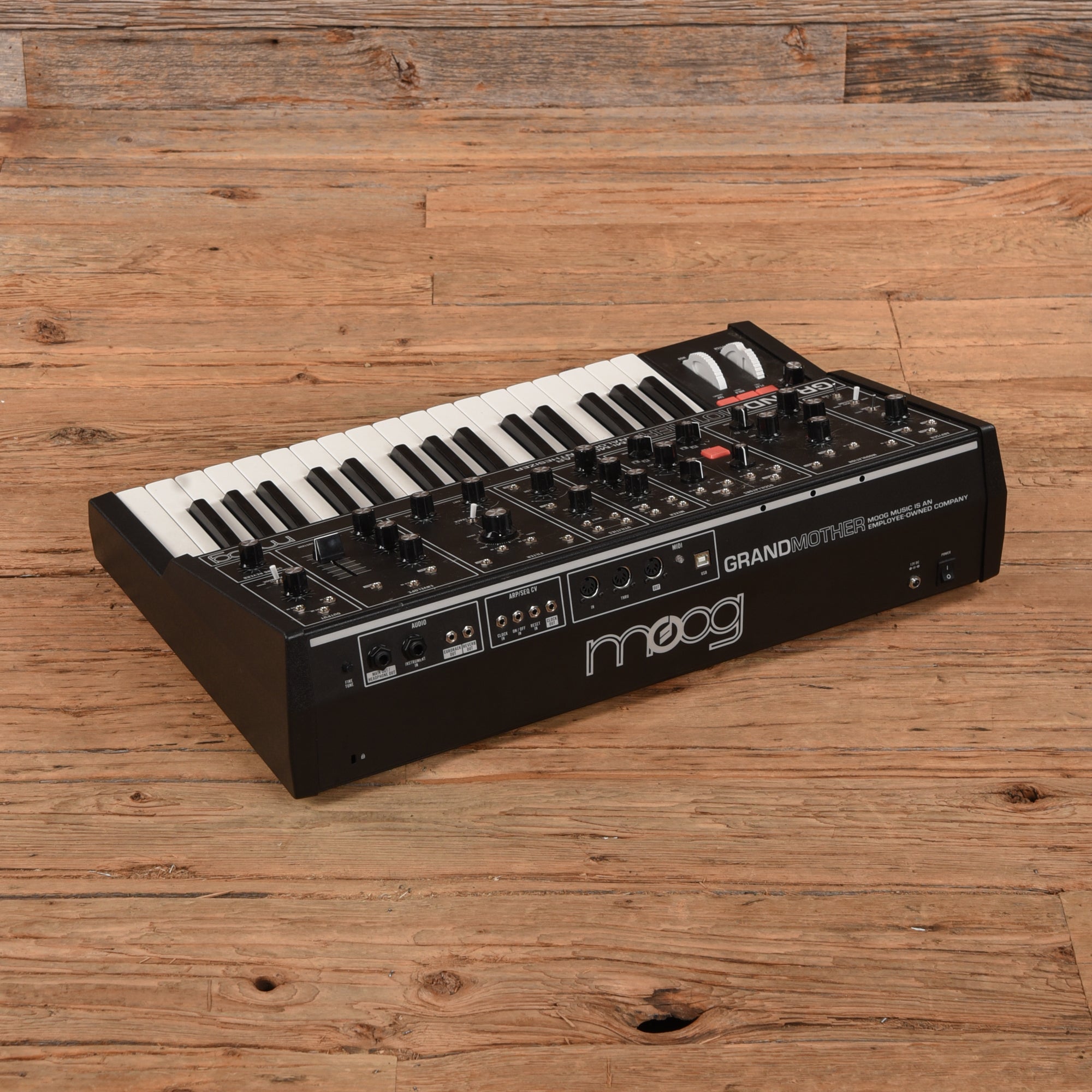 Moog Grandmother 32-Key Semi-Modular Analog Synthesizer Keyboards and Synths / Synths / Analog Synths