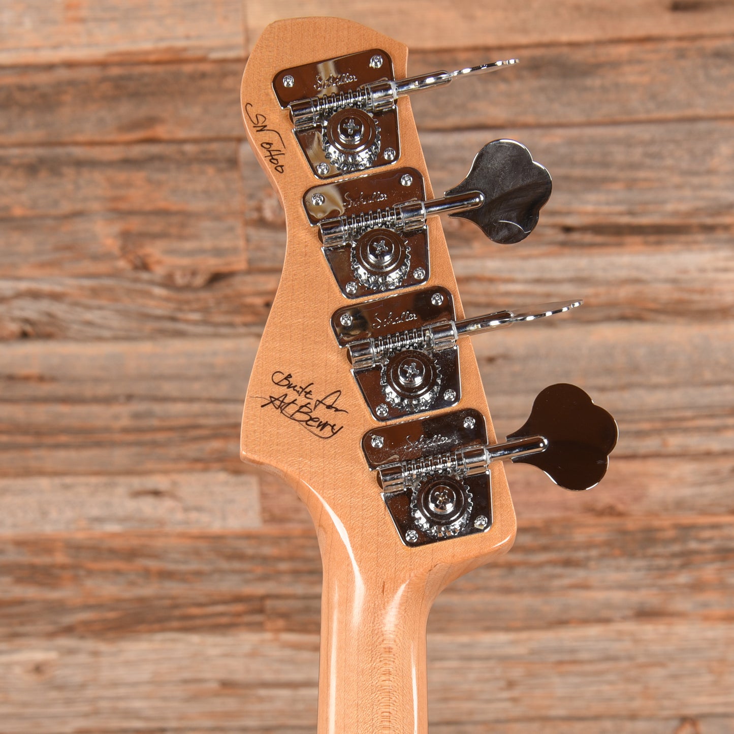 Moollon J Classic White Bass Guitars / 4-String