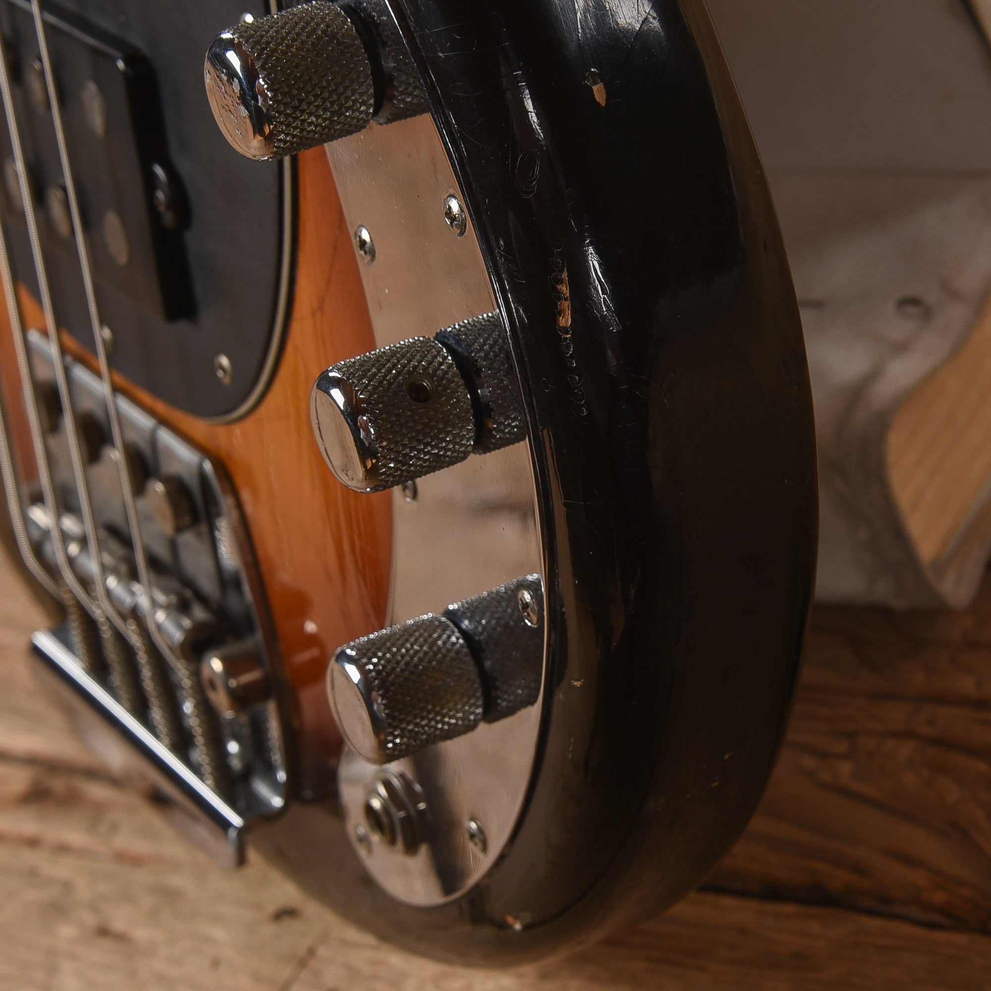 Music Man '77 StingRay Body w/'90 StingRay Neck Sunburst Bass Guitars / 4-String
