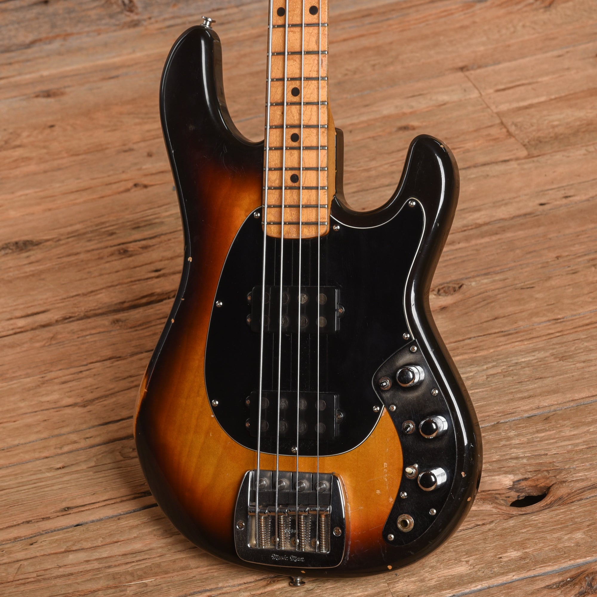 Music Man Sabre Bass Sunburst 1979 Bass Guitars / 4-String
