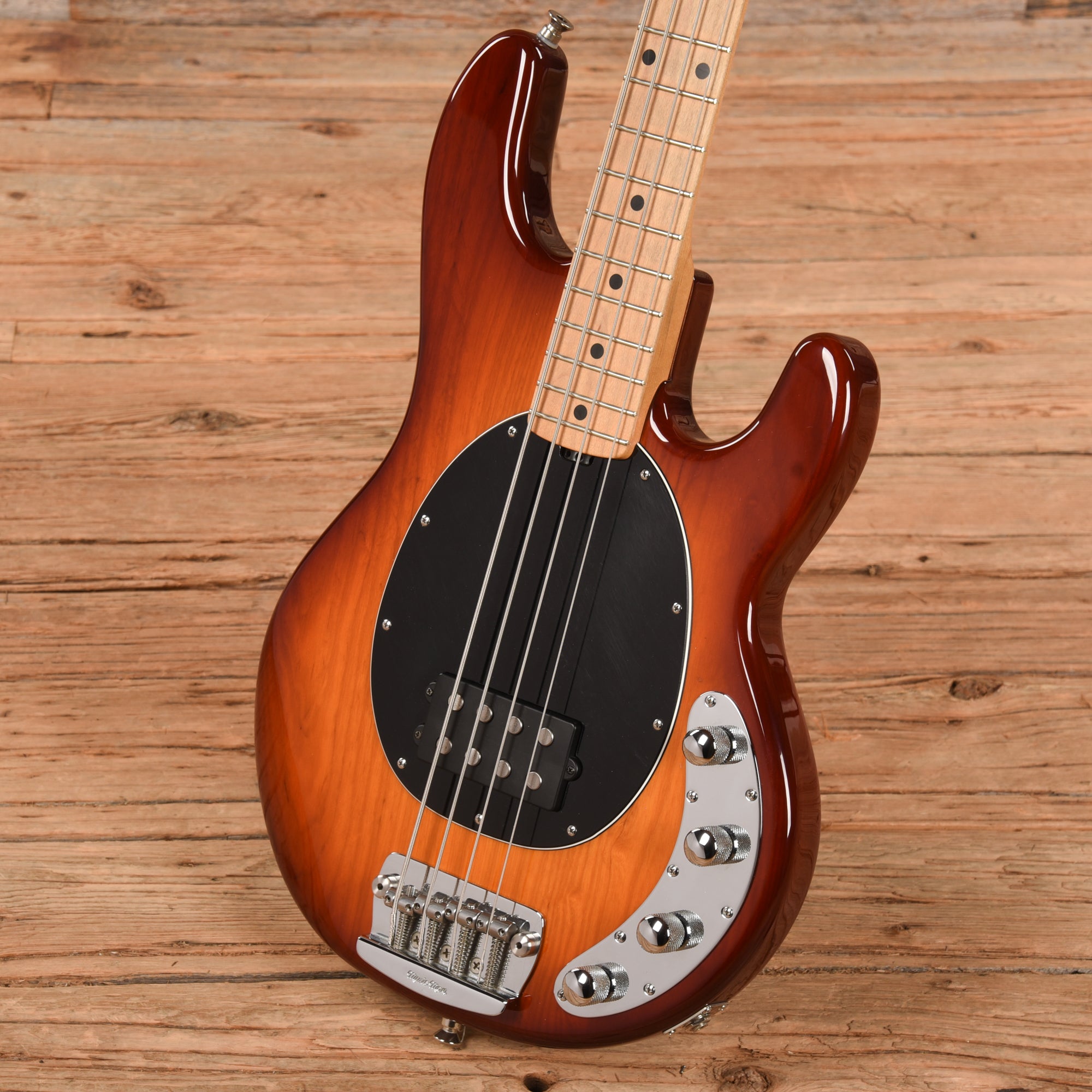 Music Man StingRay 4 H 3-Band EQ Honey Burst 2003 Bass Guitars / 4-String