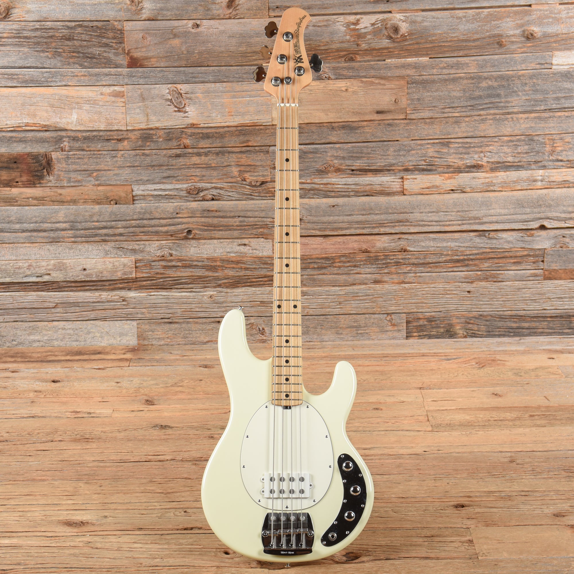 Music Man StingRay Classic White Bass Guitars / 4-String