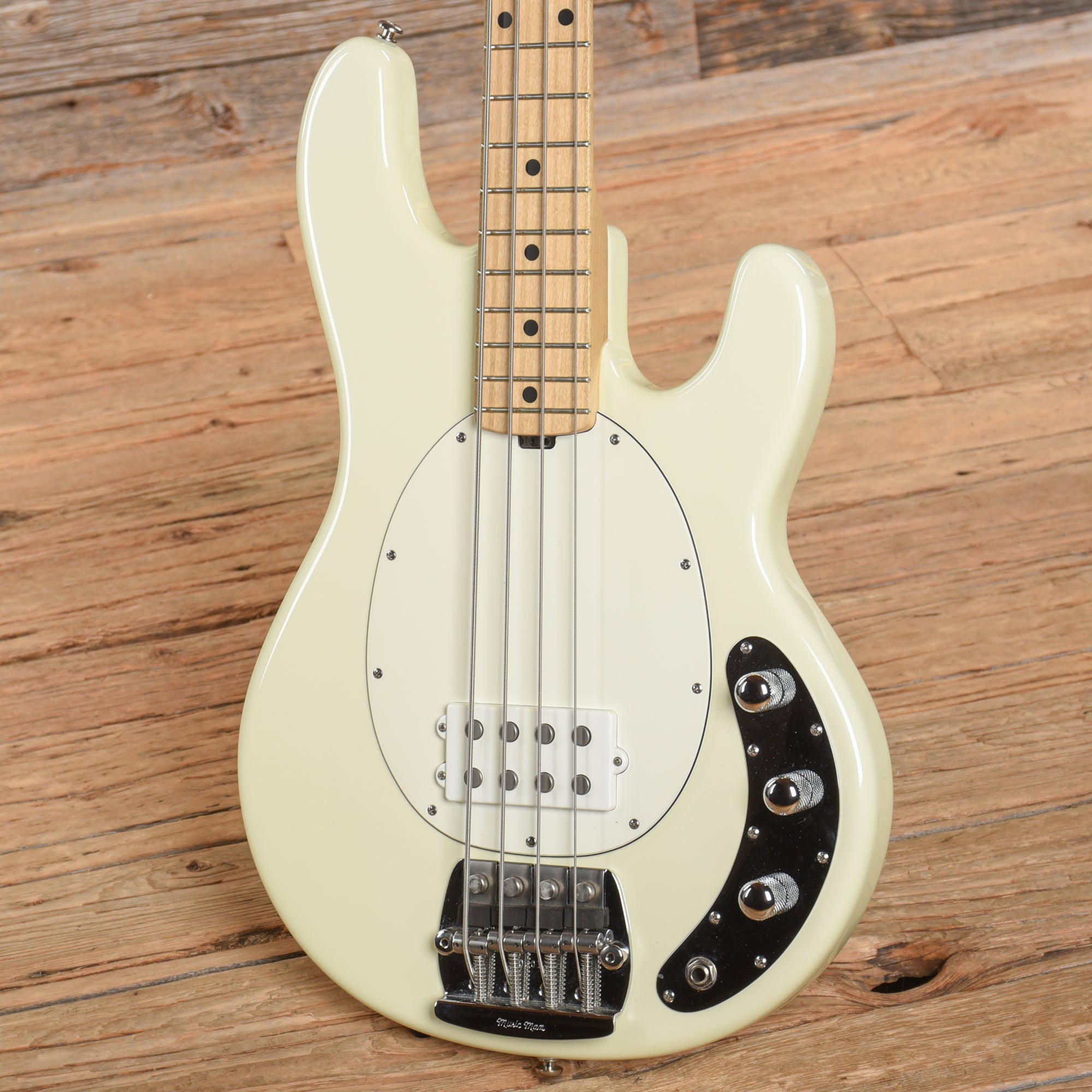 Music Man StingRay Classic White Bass Guitars / 4-String