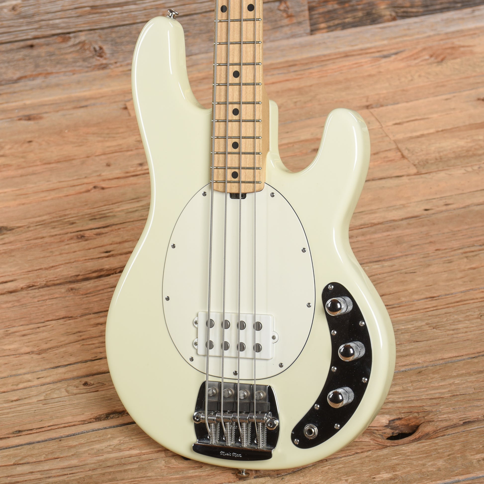 Music Man StingRay Classic White Bass Guitars / 4-String