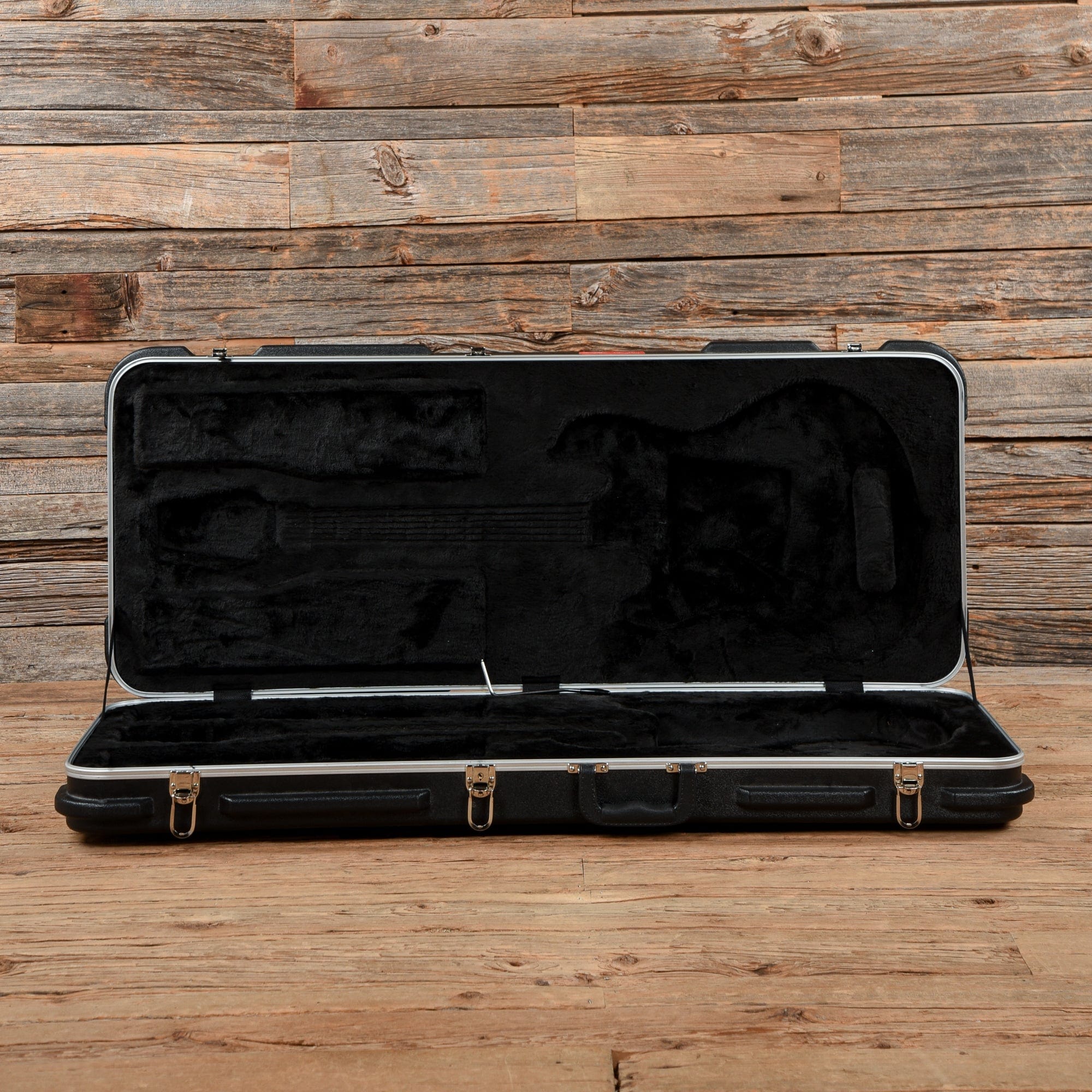 Music Man StingRay Guitar HH Coral Red 2018 Electric Guitars / Solid Body