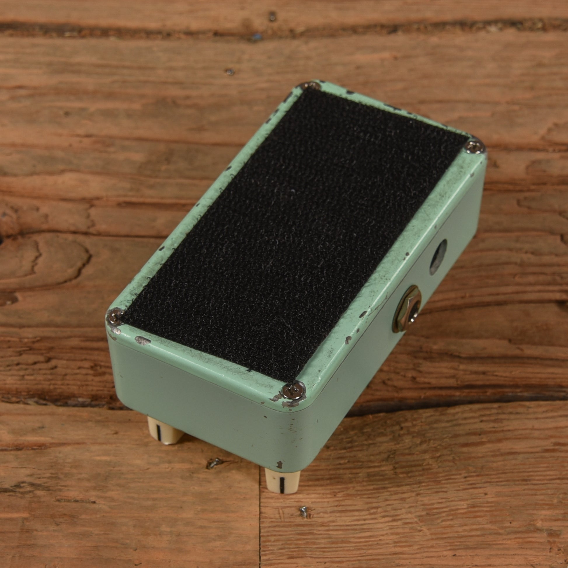 Ninevolt Fishing Is As Fun As Fuzz Effects and Pedals / Fuzz