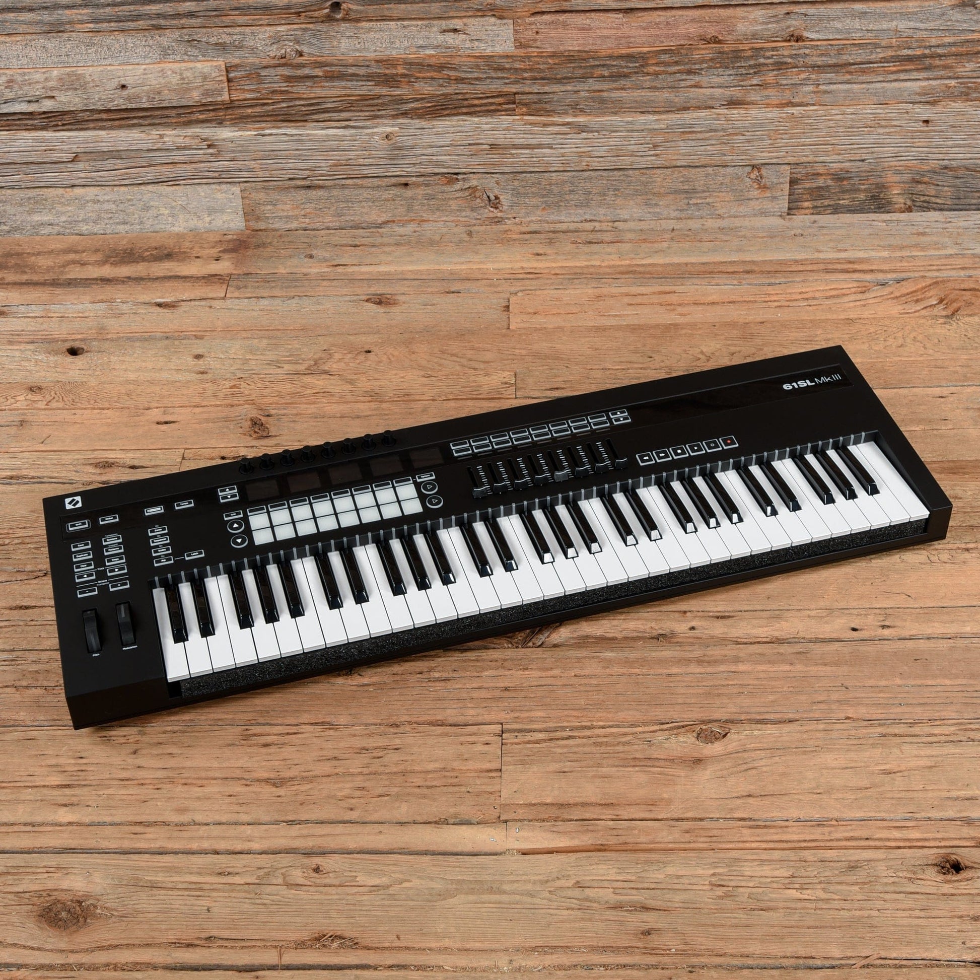 pedal midi keyboard Novation 61SL MKIII 61-Key MIDI Keyboard Controller