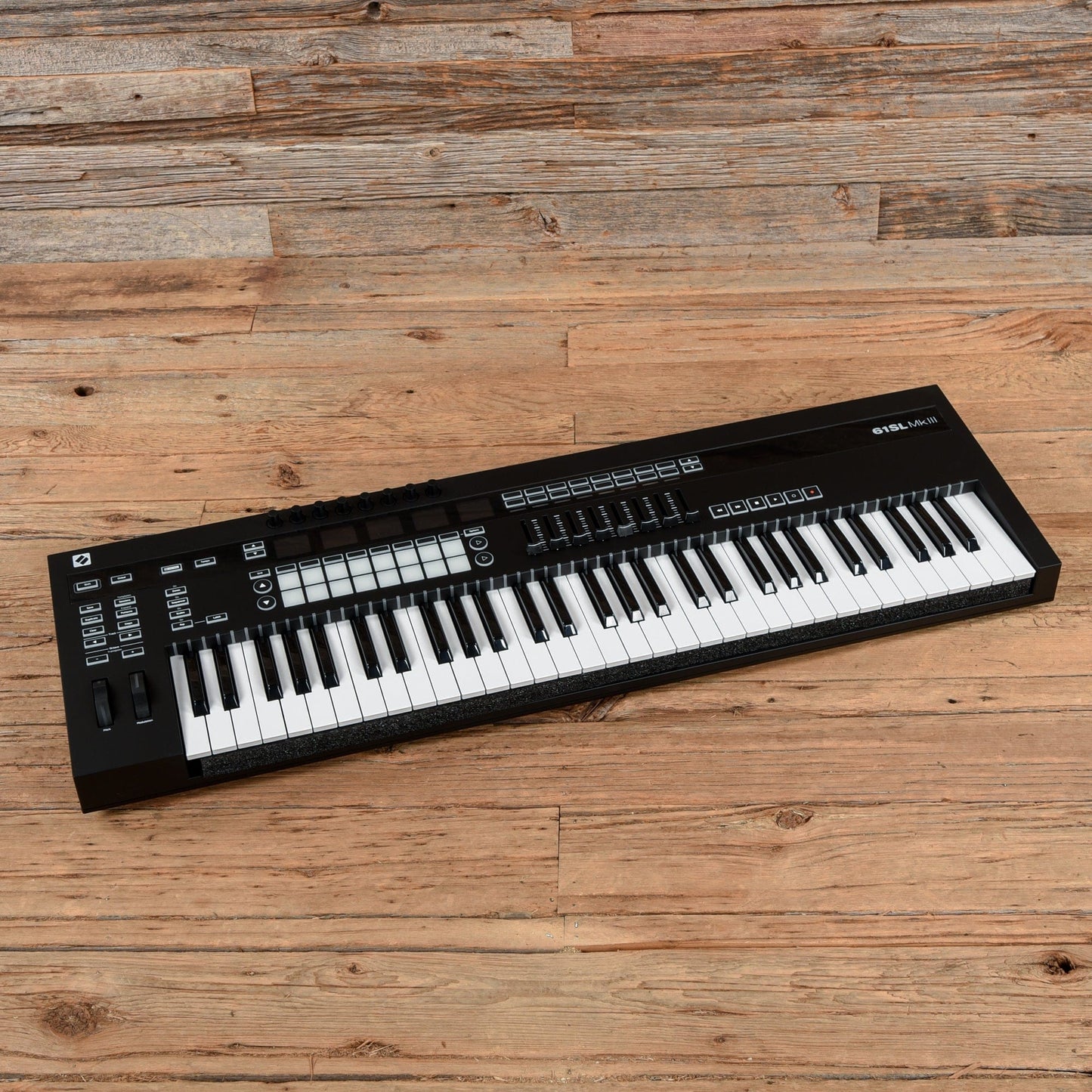 Novation 61SL MKIII 61-Key MIDI Keyboard Controller Effects and Pedals / Controllers, Volume and Expression
