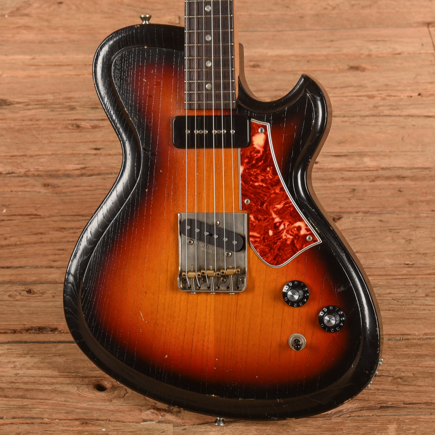 Novo Solus F2 Sunburst Electric Guitars