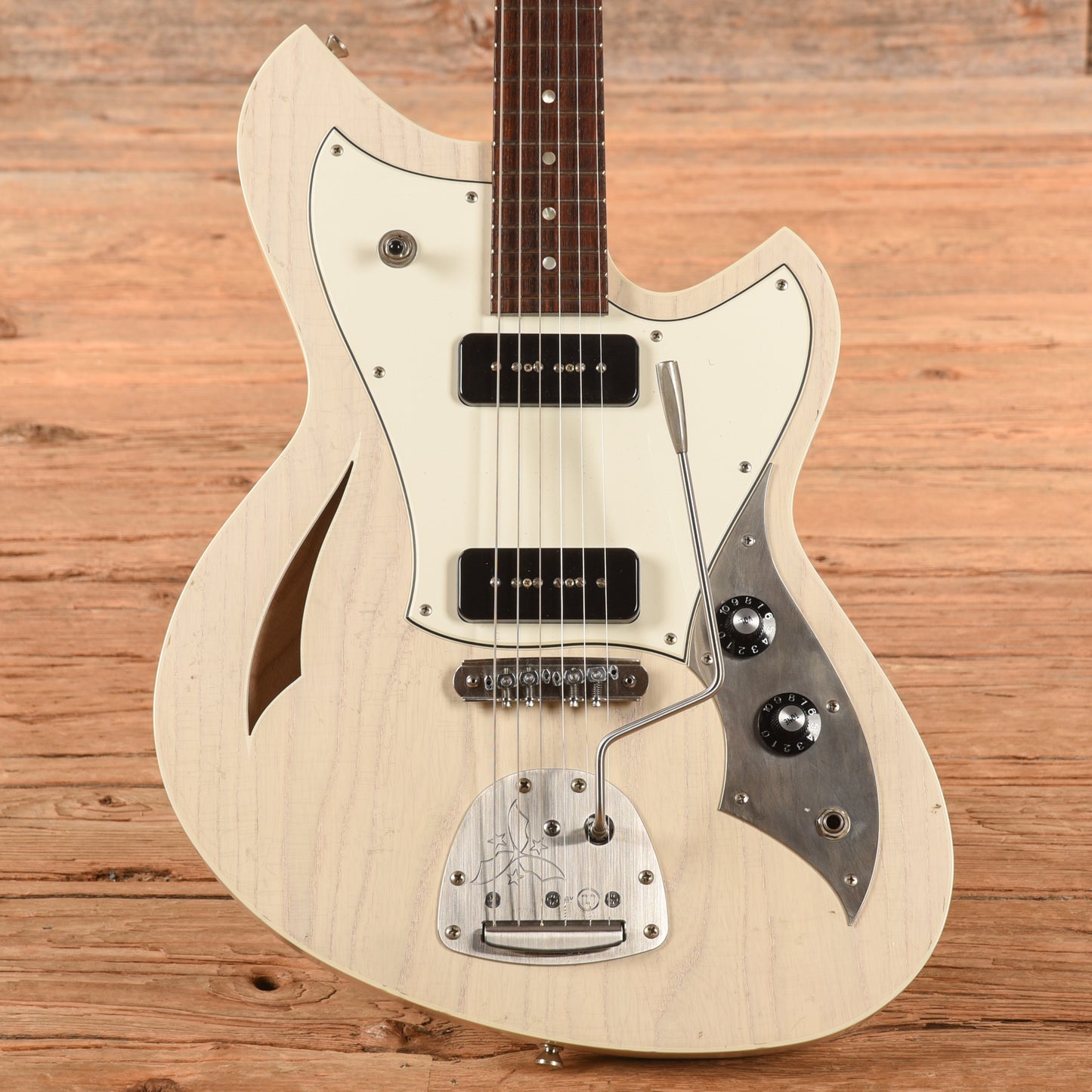 Novo Miris J White Electric Guitars / Semi-Hollow