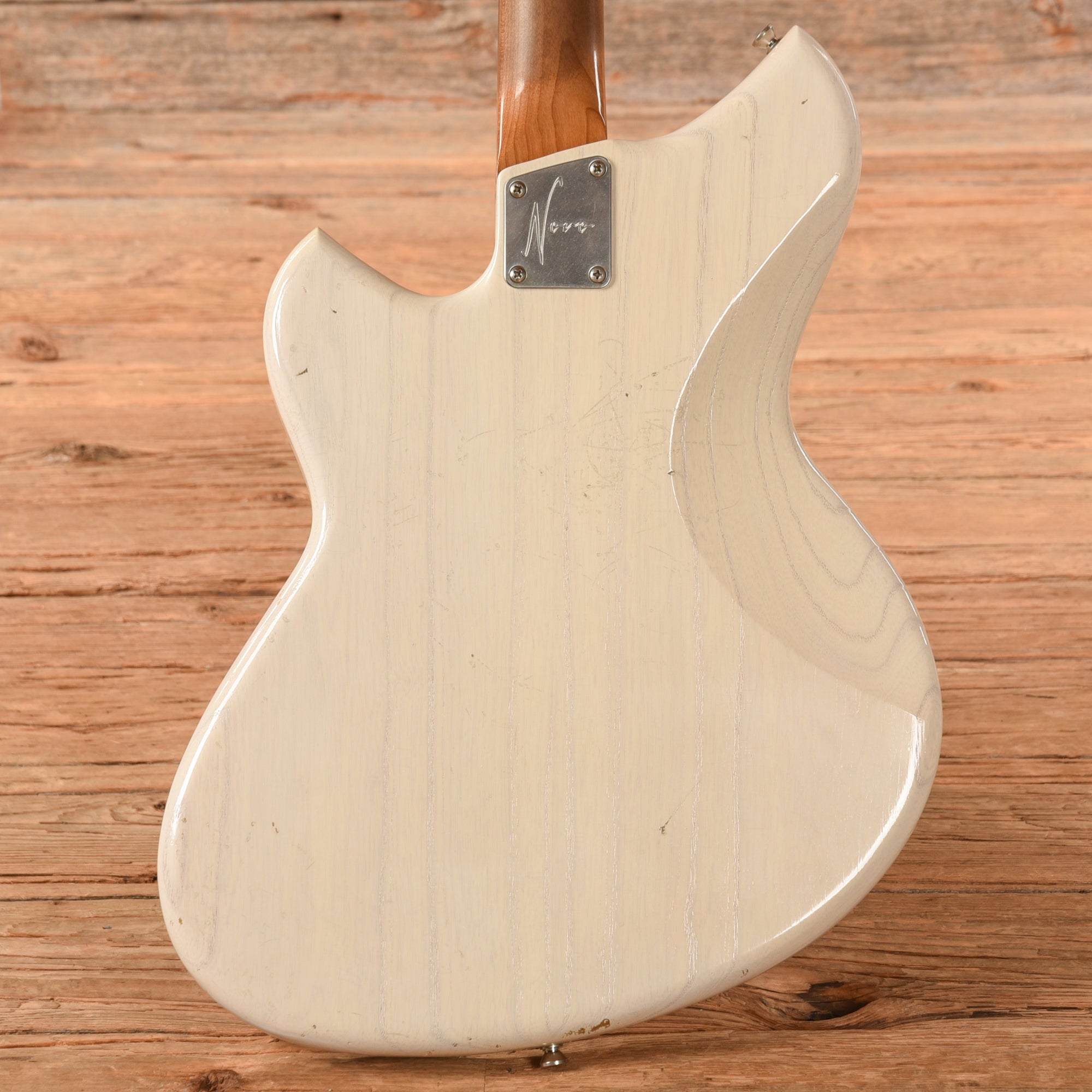 Novo Miris J White Electric Guitars / Semi-Hollow