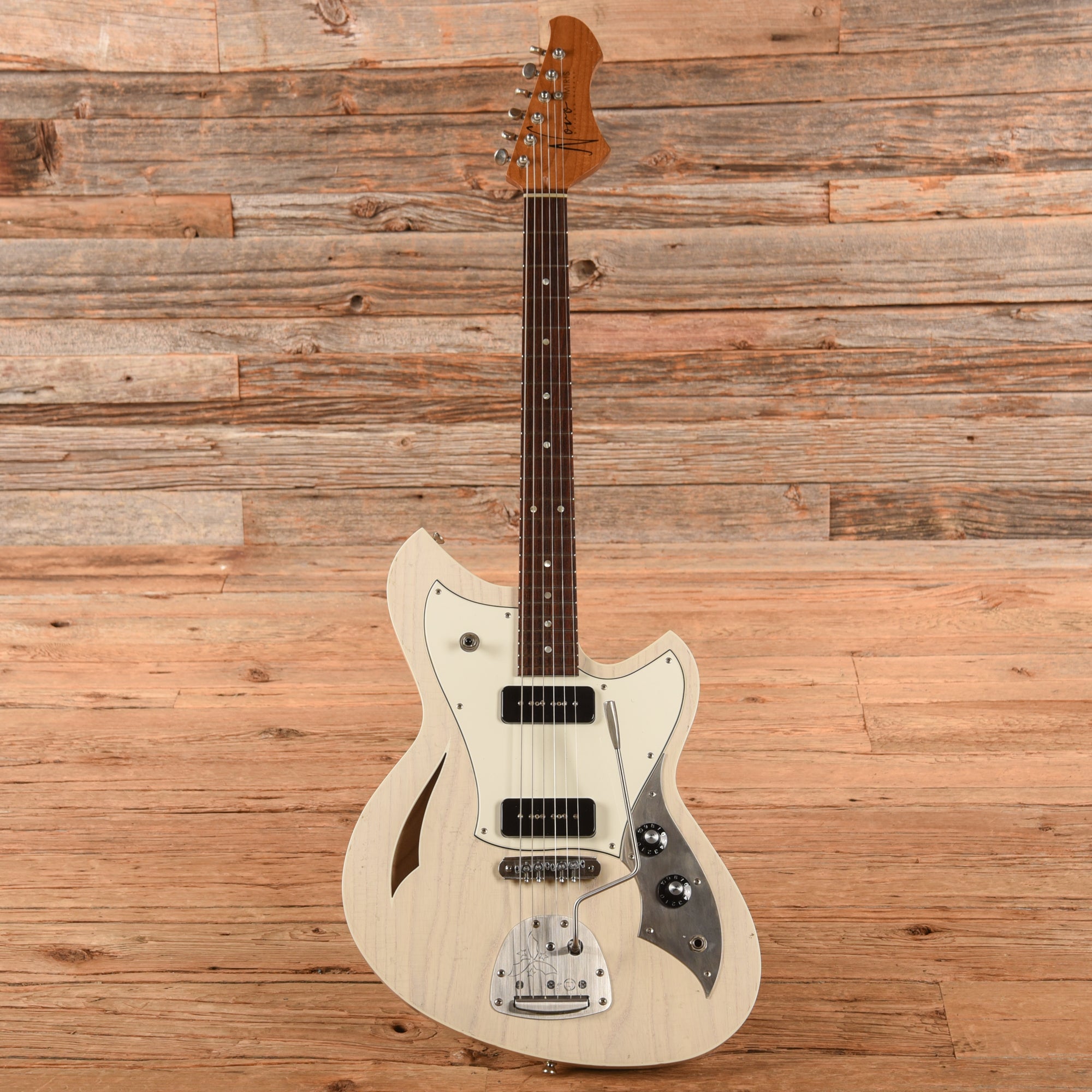 Novo Miris J White Electric Guitars / Semi-Hollow