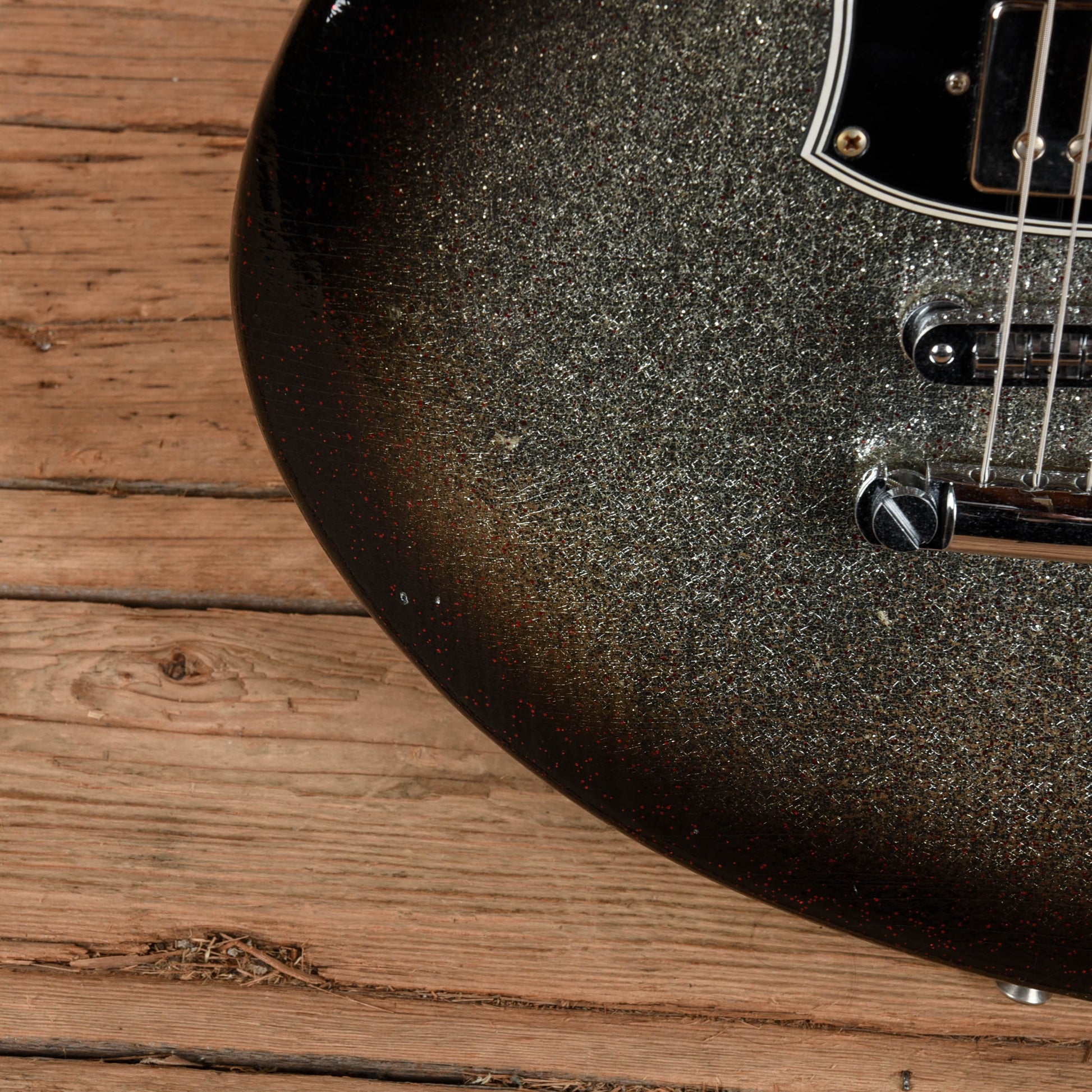 Novo Serus H2 Silver Sparkle over Bull Black Electric Guitars / Solid Body