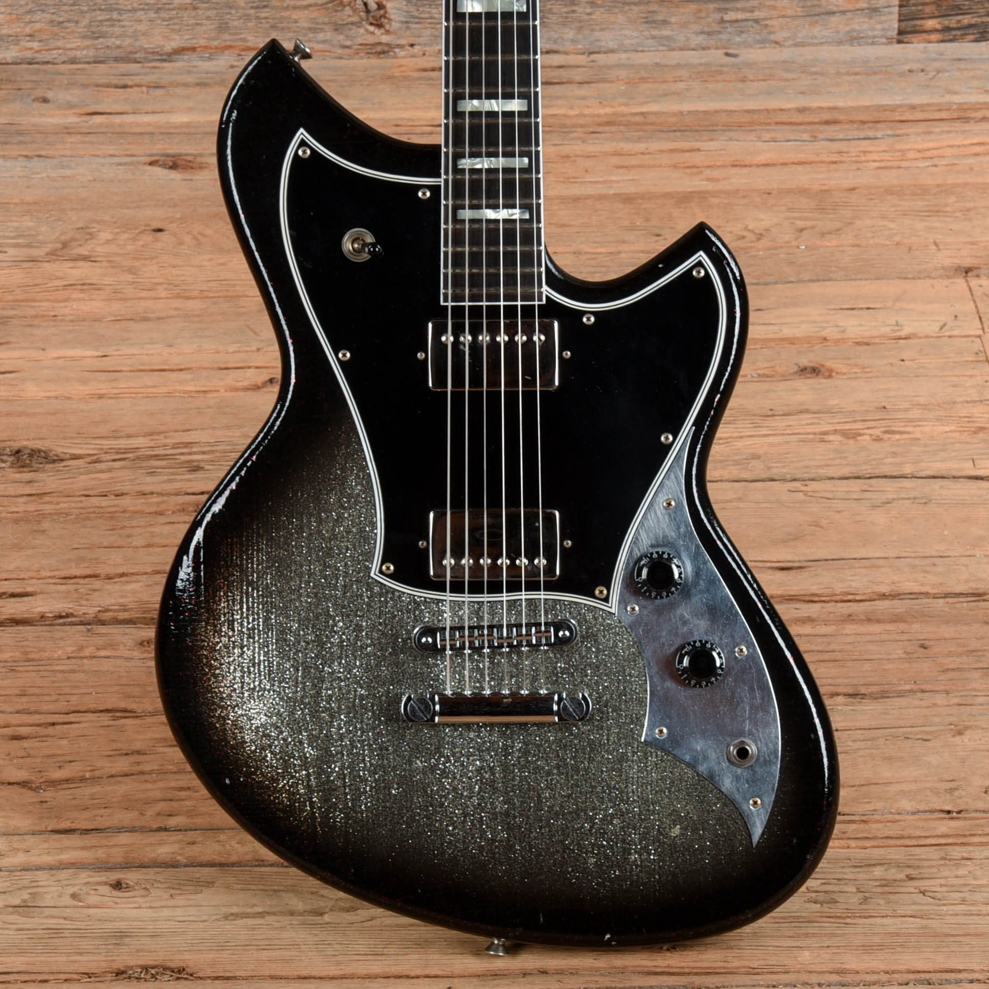 Novo Serus H2 Silver Sparkle over Bull Black Electric Guitars / Solid Body