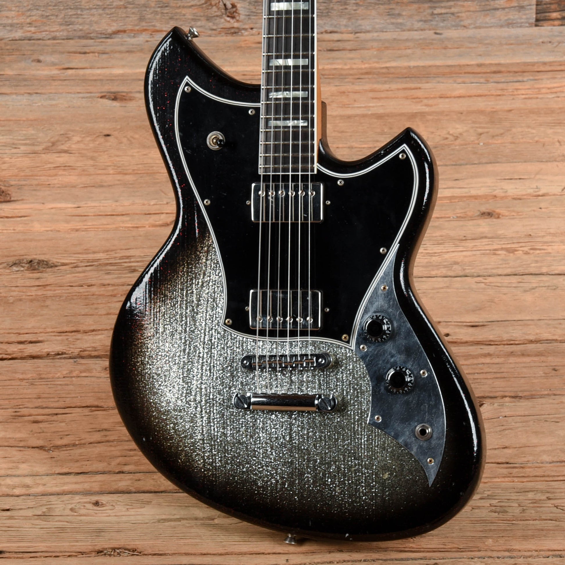 Novo Serus H2 Silver Sparkle over Bull Black Electric Guitars / Solid Body
