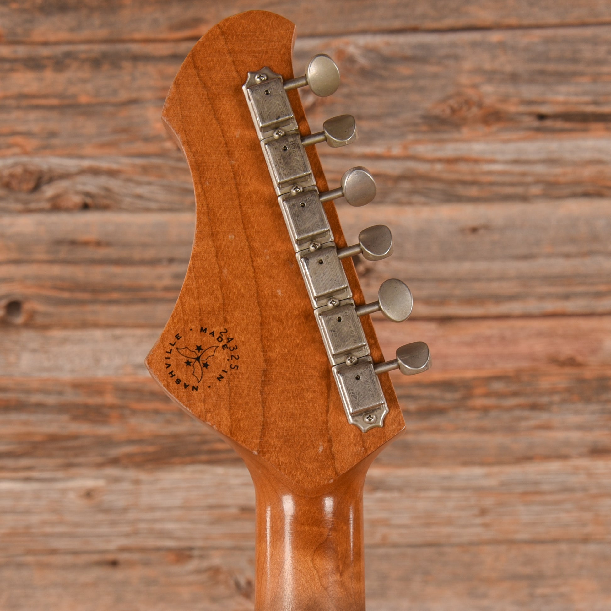 Novo Voltur Gold Electric Guitars / Solid Body