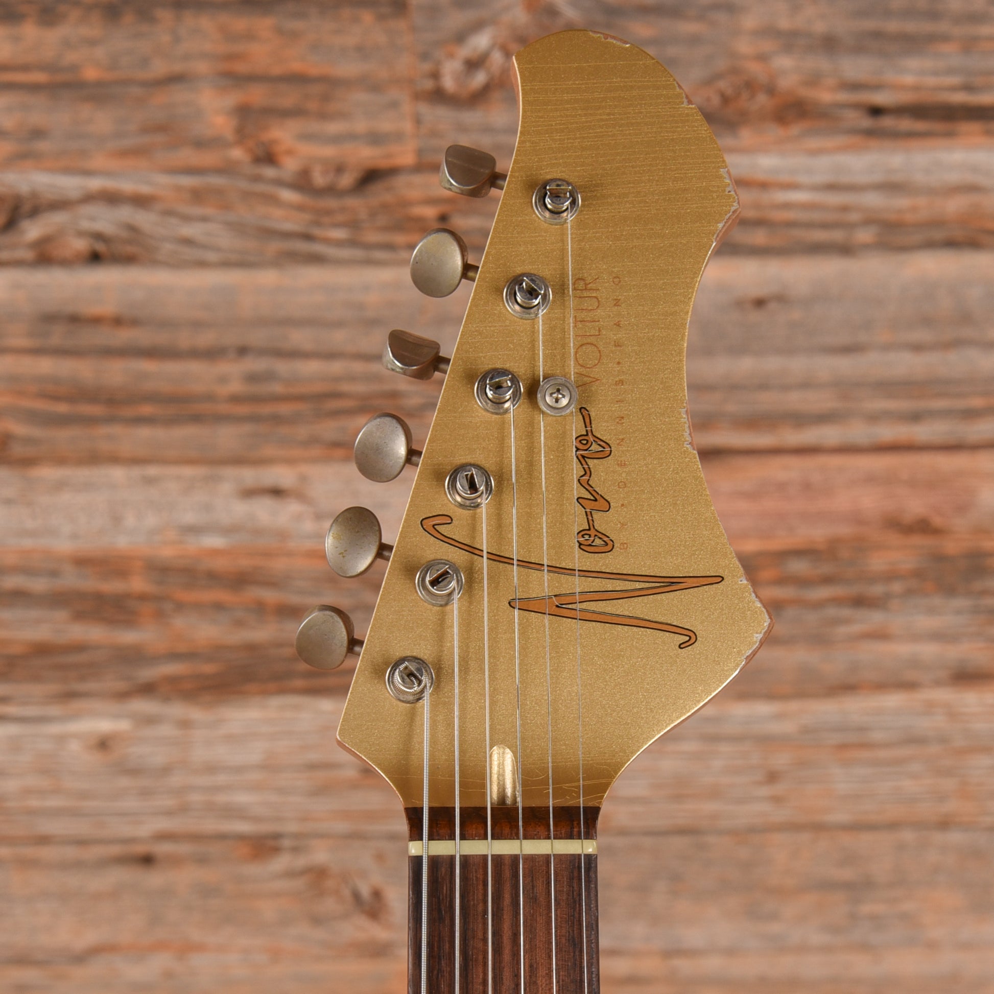 Novo Voltur Gold Electric Guitars / Solid Body