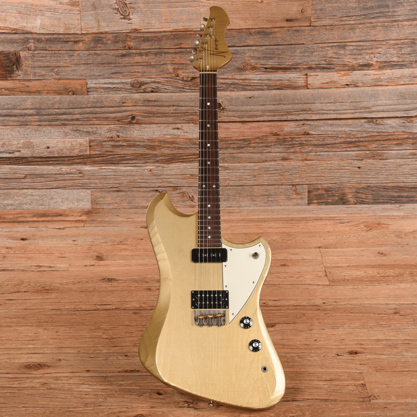 Novo Voltur Gold Electric Guitars / Solid Body